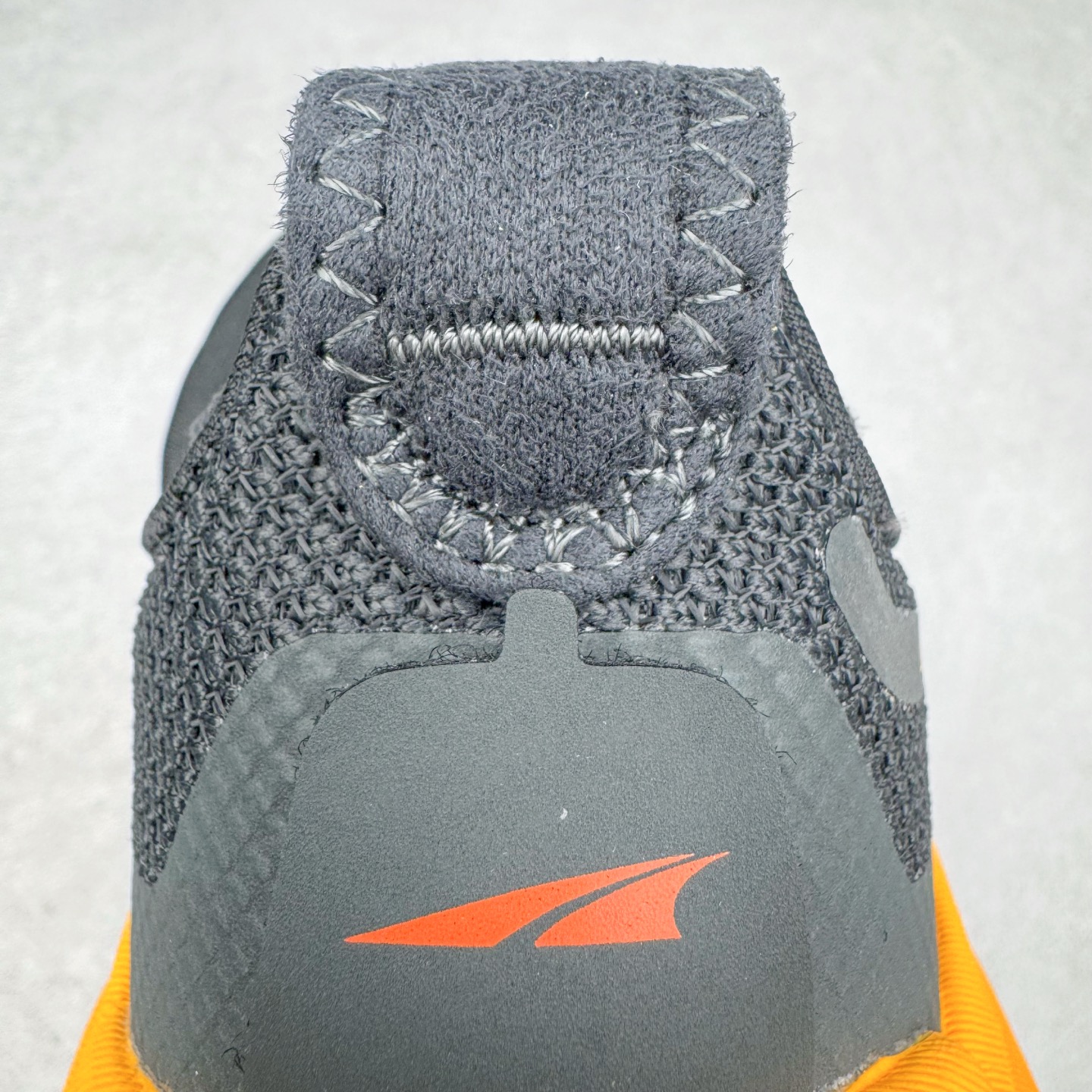 图片[16]-＃纯原 Altra OLYMPUS 6 奥创奥林匹斯六代舒适百搭防滑耐磨低帮户外跑步鞋 2009年，长跑精英运动员Golden Harper在美国犹他州创立了“Altra Footwear”，跑鞋特点是采用舒适的FootShape™M（很适鞋楦）设计和独特的BalancedCushioning™（平衡缓冲）技术，帮助遭受伤病困扰的跑者回归跑步，从而迅速积累起良好的口碑。2011年品牌迅速发展，屡获大奖。2015年开始不仅占据全美跑鞋前十，足迹更是遍布全球。2016年Altra正式进入中国市场，凭借独特的品牌风格以及出色的性能表现，三年来获得越来越多普通跑者的喜爱。销售业绩增长迅速，成为中国越野跑市场占有量前三的跑鞋品牌。实拍调校N版已经零色差零失真 百分百还原实物色彩所见即所得 不存在货不对板色差等低级问题 选购参考实物拍摄 不混卖不参货 只用心做好货严格选品 承诺混一赔十 尺码：39 40 40.5 41 42 42.5 43 44 44.5 45-选品中心