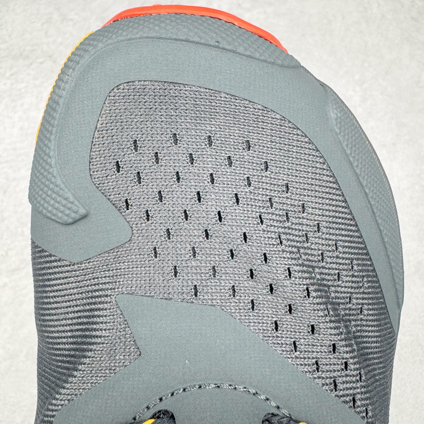 图片[15]-＃纯原 Altra OLYMPUS 6 奥创奥林匹斯六代舒适百搭防滑耐磨低帮户外跑步鞋 2009年，长跑精英运动员Golden Harper在美国犹他州创立了“Altra Footwear”，跑鞋特点是采用舒适的FootShape™M（很适鞋楦）设计和独特的BalancedCushioning™（平衡缓冲）技术，帮助遭受伤病困扰的跑者回归跑步，从而迅速积累起良好的口碑。2011年品牌迅速发展，屡获大奖。2015年开始不仅占据全美跑鞋前十，足迹更是遍布全球。2016年Altra正式进入中国市场，凭借独特的品牌风格以及出色的性能表现，三年来获得越来越多普通跑者的喜爱。销售业绩增长迅速，成为中国越野跑市场占有量前三的跑鞋品牌。实拍调校N版已经零色差零失真 百分百还原实物色彩所见即所得 不存在货不对板色差等低级问题 选购参考实物拍摄 不混卖不参货 只用心做好货严格选品 承诺混一赔十 尺码：39 40 40.5 41 42 42.5 43 44 44.5 45-选品中心