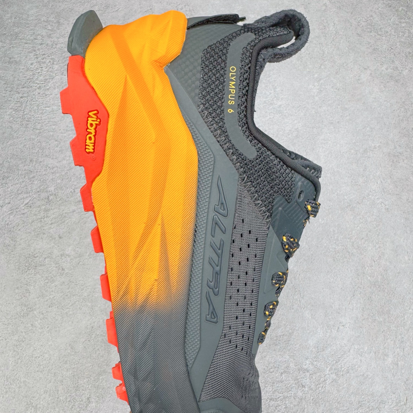 图片[6]-＃纯原 Altra OLYMPUS 6 奥创奥林匹斯六代舒适百搭防滑耐磨低帮户外跑步鞋 2009年，长跑精英运动员Golden Harper在美国犹他州创立了“Altra Footwear”，跑鞋特点是采用舒适的FootShape™M（很适鞋楦）设计和独特的BalancedCushioning™（平衡缓冲）技术，帮助遭受伤病困扰的跑者回归跑步，从而迅速积累起良好的口碑。2011年品牌迅速发展，屡获大奖。2015年开始不仅占据全美跑鞋前十，足迹更是遍布全球。2016年Altra正式进入中国市场，凭借独特的品牌风格以及出色的性能表现，三年来获得越来越多普通跑者的喜爱。销售业绩增长迅速，成为中国越野跑市场占有量前三的跑鞋品牌。实拍调校N版已经零色差零失真 百分百还原实物色彩所见即所得 不存在货不对板色差等低级问题 选购参考实物拍摄 不混卖不参货 只用心做好货严格选品 承诺混一赔十 尺码：39 40 40.5 41 42 42.5 43 44 44.5 45-选品中心