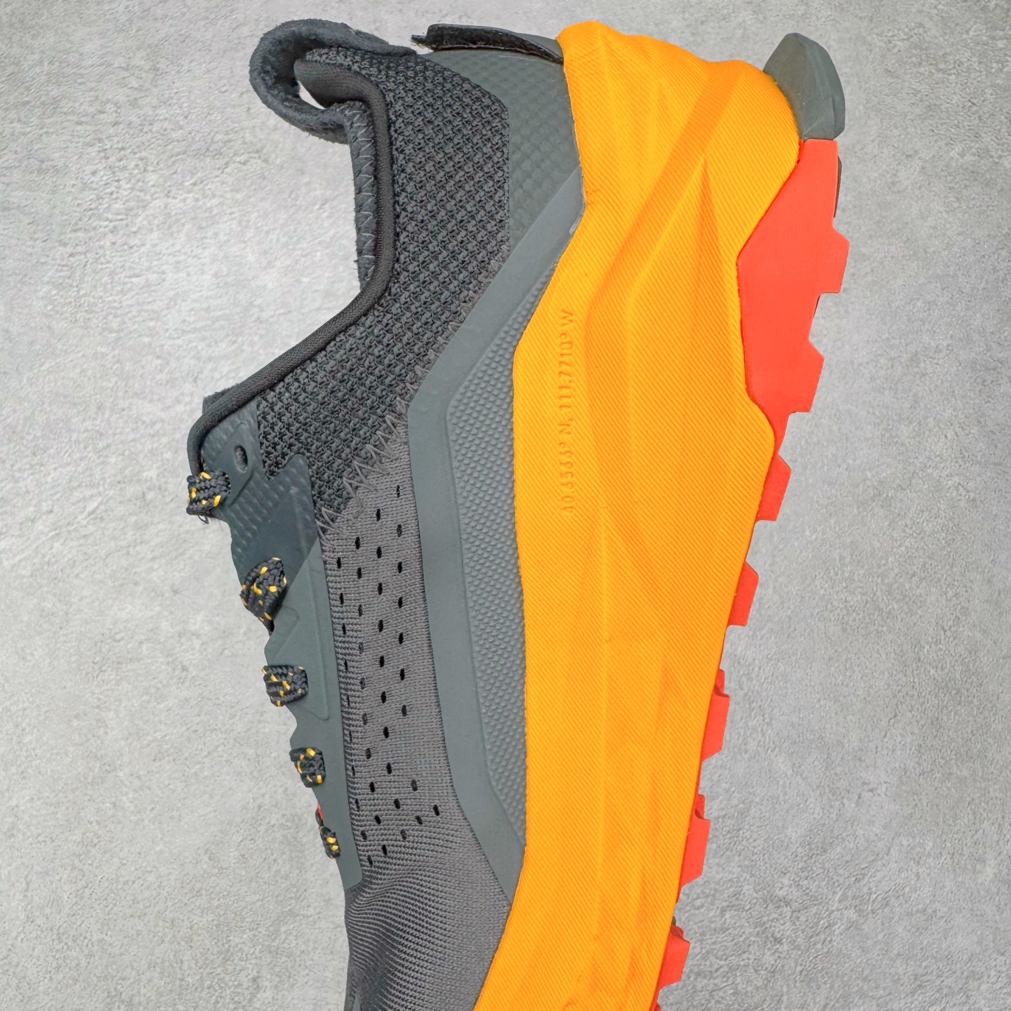 图片[7]-＃纯原 Altra OLYMPUS 6 奥创奥林匹斯六代舒适百搭防滑耐磨低帮户外跑步鞋 2009年，长跑精英运动员Golden Harper在美国犹他州创立了“Altra Footwear”，跑鞋特点是采用舒适的FootShape™M（很适鞋楦）设计和独特的BalancedCushioning™（平衡缓冲）技术，帮助遭受伤病困扰的跑者回归跑步，从而迅速积累起良好的口碑。2011年品牌迅速发展，屡获大奖。2015年开始不仅占据全美跑鞋前十，足迹更是遍布全球。2016年Altra正式进入中国市场，凭借独特的品牌风格以及出色的性能表现，三年来获得越来越多普通跑者的喜爱。销售业绩增长迅速，成为中国越野跑市场占有量前三的跑鞋品牌。实拍调校N版已经零色差零失真 百分百还原实物色彩所见即所得 不存在货不对板色差等低级问题 选购参考实物拍摄 不混卖不参货 只用心做好货严格选品 承诺混一赔十 尺码：39 40 40.5 41 42 42.5 43 44 44.5 45-选品中心