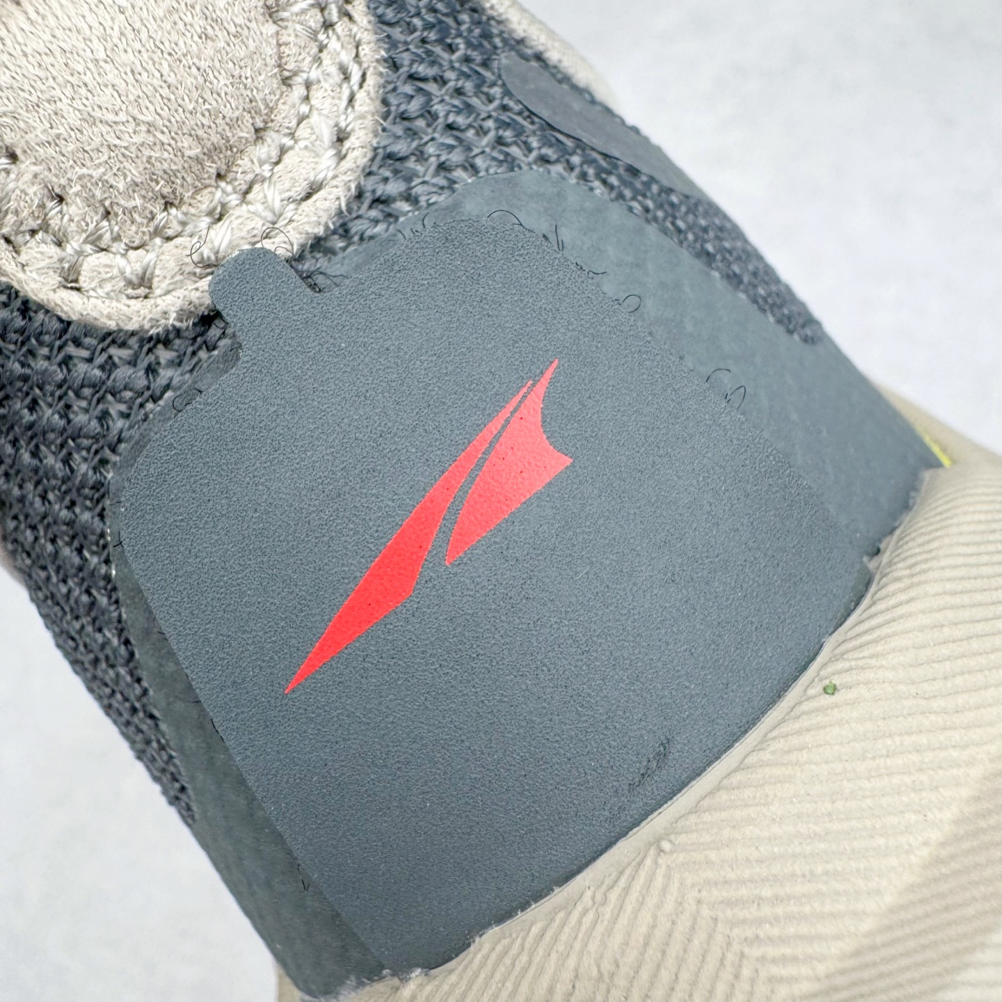 图片[13]-＃纯原 Altra OLYMPUS 6 奥创奥林匹斯六代舒适百搭防滑耐磨低帮户外跑步鞋 2009年，长跑精英运动员Golden Harper在美国犹他州创立了“Altra Footwear”，跑鞋特点是采用舒适的FootShape™M（很适鞋楦）设计和独特的BalancedCushioning™（平衡缓冲）技术，帮助遭受伤病困扰的跑者回归跑步，从而迅速积累起良好的口碑。2011年品牌迅速发展，屡获大奖。2015年开始不仅占据全美跑鞋前十，足迹更是遍布全球。2016年Altra正式进入中国市场，凭借独特的品牌风格以及出色的性能表现，三年来获得越来越多普通跑者的喜爱。销售业绩增长迅速，成为中国越野跑市场占有量前三的跑鞋品牌。实拍调校N版已经零色差零失真 百分百还原实物色彩所见即所得 不存在货不对板色差等低级问题 选购参考实物拍摄 不混卖不参货 只用心做好货严格选品 承诺混一赔十 尺码：39 40 40.5 41 42 42.5 43 44 44.5 45-选品中心