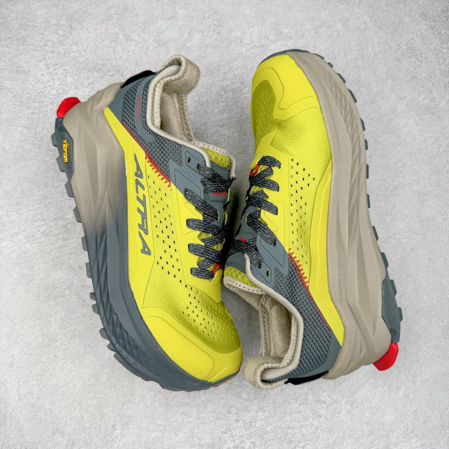 图片[3]-＃纯原 Altra OLYMPUS 6 奥创奥林匹斯六代舒适百搭防滑耐磨低帮户外跑步鞋 2009年，长跑精英运动员Golden Harper在美国犹他州创立了“Altra Footwear”，跑鞋特点是采用舒适的FootShape™M（很适鞋楦）设计和独特的BalancedCushioning™（平衡缓冲）技术，帮助遭受伤病困扰的跑者回归跑步，从而迅速积累起良好的口碑。2011年品牌迅速发展，屡获大奖。2015年开始不仅占据全美跑鞋前十，足迹更是遍布全球。2016年Altra正式进入中国市场，凭借独特的品牌风格以及出色的性能表现，三年来获得越来越多普通跑者的喜爱。销售业绩增长迅速，成为中国越野跑市场占有量前三的跑鞋品牌。实拍调校N版已经零色差零失真 百分百还原实物色彩所见即所得 不存在货不对板色差等低级问题 选购参考实物拍摄 不混卖不参货 只用心做好货严格选品 承诺混一赔十 尺码：39 40 40.5 41 42 42.5 43 44 44.5 45-选品中心