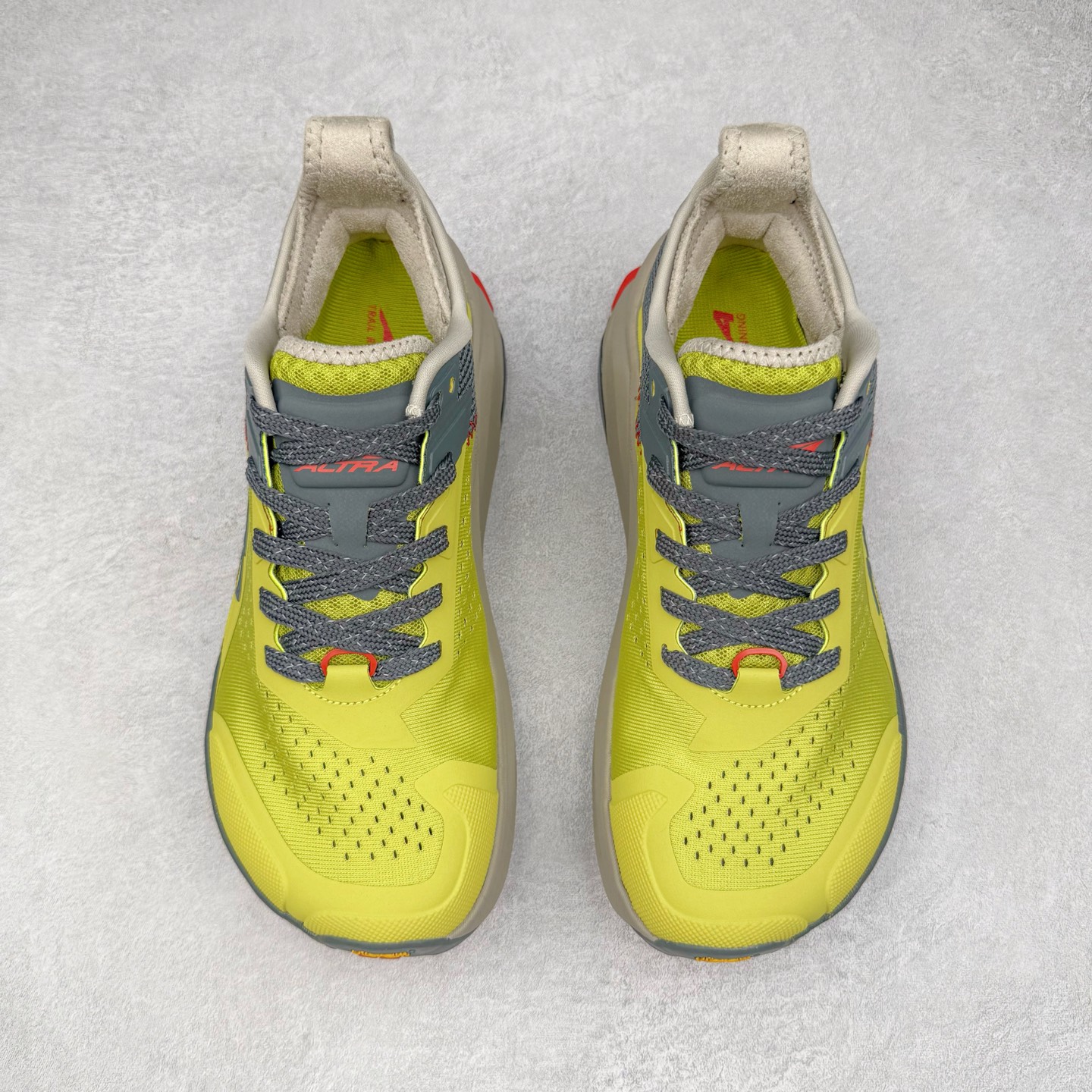 图片[2]-＃纯原 Altra OLYMPUS 6 奥创奥林匹斯六代舒适百搭防滑耐磨低帮户外跑步鞋 2009年，长跑精英运动员Golden Harper在美国犹他州创立了“Altra Footwear”，跑鞋特点是采用舒适的FootShape™M（很适鞋楦）设计和独特的BalancedCushioning™（平衡缓冲）技术，帮助遭受伤病困扰的跑者回归跑步，从而迅速积累起良好的口碑。2011年品牌迅速发展，屡获大奖。2015年开始不仅占据全美跑鞋前十，足迹更是遍布全球。2016年Altra正式进入中国市场，凭借独特的品牌风格以及出色的性能表现，三年来获得越来越多普通跑者的喜爱。销售业绩增长迅速，成为中国越野跑市场占有量前三的跑鞋品牌。实拍调校N版已经零色差零失真 百分百还原实物色彩所见即所得 不存在货不对板色差等低级问题 选购参考实物拍摄 不混卖不参货 只用心做好货严格选品 承诺混一赔十 尺码：39 40 40.5 41 42 42.5 43 44 44.5 45-选品中心