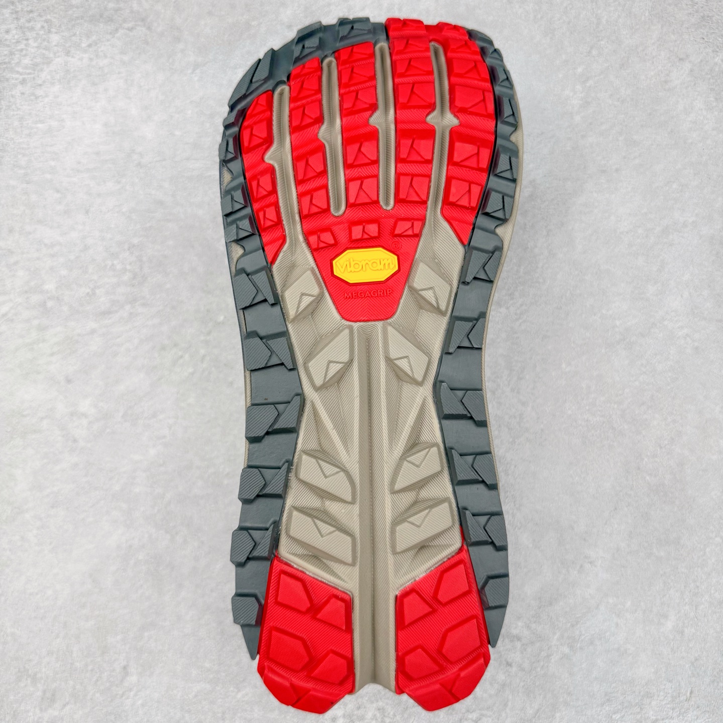 图片[9]-＃纯原 Altra OLYMPUS 6 奥创奥林匹斯六代舒适百搭防滑耐磨低帮户外跑步鞋 2009年，长跑精英运动员Golden Harper在美国犹他州创立了“Altra Footwear”，跑鞋特点是采用舒适的FootShape™M（很适鞋楦）设计和独特的BalancedCushioning™（平衡缓冲）技术，帮助遭受伤病困扰的跑者回归跑步，从而迅速积累起良好的口碑。2011年品牌迅速发展，屡获大奖。2015年开始不仅占据全美跑鞋前十，足迹更是遍布全球。2016年Altra正式进入中国市场，凭借独特的品牌风格以及出色的性能表现，三年来获得越来越多普通跑者的喜爱。销售业绩增长迅速，成为中国越野跑市场占有量前三的跑鞋品牌。实拍调校N版已经零色差零失真 百分百还原实物色彩所见即所得 不存在货不对板色差等低级问题 选购参考实物拍摄 不混卖不参货 只用心做好货严格选品 承诺混一赔十 尺码：39 40 40.5 41 42 42.5 43 44 44.5 45-选品中心