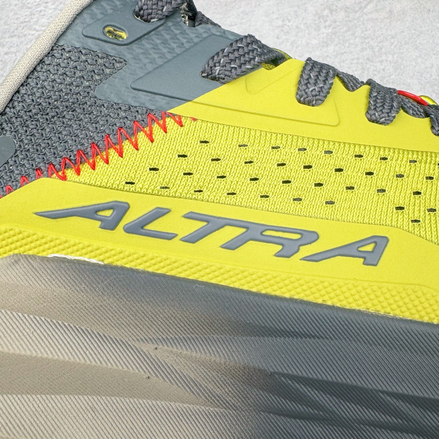 图片[20]-＃纯原 Altra OLYMPUS 6 奥创奥林匹斯六代舒适百搭防滑耐磨低帮户外跑步鞋 2009年，长跑精英运动员Golden Harper在美国犹他州创立了“Altra Footwear”，跑鞋特点是采用舒适的FootShape™M（很适鞋楦）设计和独特的BalancedCushioning™（平衡缓冲）技术，帮助遭受伤病困扰的跑者回归跑步，从而迅速积累起良好的口碑。2011年品牌迅速发展，屡获大奖。2015年开始不仅占据全美跑鞋前十，足迹更是遍布全球。2016年Altra正式进入中国市场，凭借独特的品牌风格以及出色的性能表现，三年来获得越来越多普通跑者的喜爱。销售业绩增长迅速，成为中国越野跑市场占有量前三的跑鞋品牌。实拍调校N版已经零色差零失真 百分百还原实物色彩所见即所得 不存在货不对板色差等低级问题 选购参考实物拍摄 不混卖不参货 只用心做好货严格选品 承诺混一赔十 尺码：39 40 40.5 41 42 42.5 43 44 44.5 45-选品中心