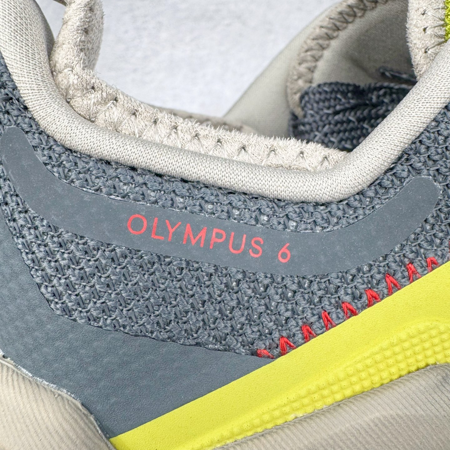 图片[19]-＃纯原 Altra OLYMPUS 6 奥创奥林匹斯六代舒适百搭防滑耐磨低帮户外跑步鞋 2009年，长跑精英运动员Golden Harper在美国犹他州创立了“Altra Footwear”，跑鞋特点是采用舒适的FootShape™M（很适鞋楦）设计和独特的BalancedCushioning™（平衡缓冲）技术，帮助遭受伤病困扰的跑者回归跑步，从而迅速积累起良好的口碑。2011年品牌迅速发展，屡获大奖。2015年开始不仅占据全美跑鞋前十，足迹更是遍布全球。2016年Altra正式进入中国市场，凭借独特的品牌风格以及出色的性能表现，三年来获得越来越多普通跑者的喜爱。销售业绩增长迅速，成为中国越野跑市场占有量前三的跑鞋品牌。实拍调校N版已经零色差零失真 百分百还原实物色彩所见即所得 不存在货不对板色差等低级问题 选购参考实物拍摄 不混卖不参货 只用心做好货严格选品 承诺混一赔十 尺码：39 40 40.5 41 42 42.5 43 44 44.5 45-选品中心