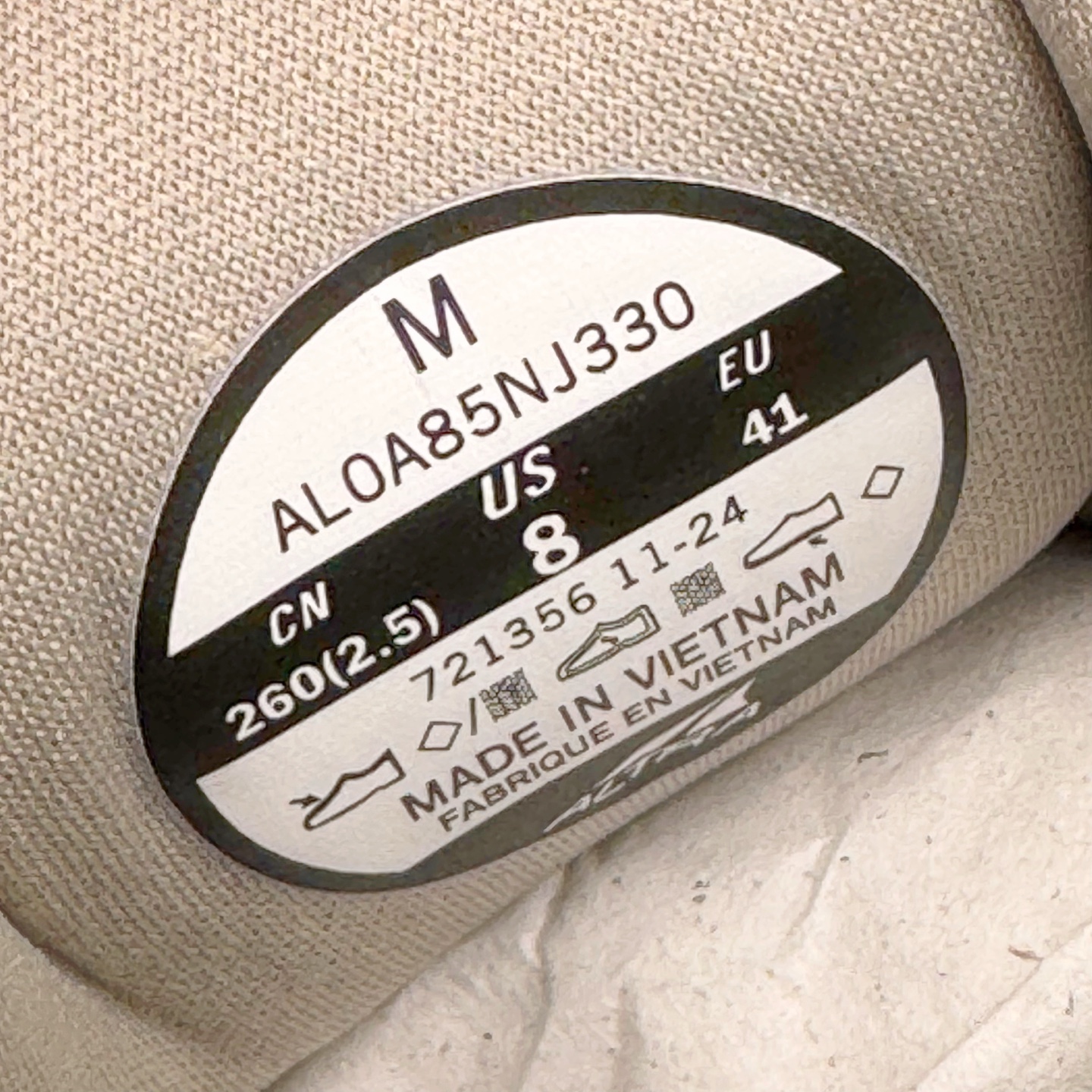 图片[12]-＃纯原 Altra OLYMPUS 6 奥创奥林匹斯六代舒适百搭防滑耐磨低帮户外跑步鞋 2009年，长跑精英运动员Golden Harper在美国犹他州创立了“Altra Footwear”，跑鞋特点是采用舒适的FootShape™M（很适鞋楦）设计和独特的BalancedCushioning™（平衡缓冲）技术，帮助遭受伤病困扰的跑者回归跑步，从而迅速积累起良好的口碑。2011年品牌迅速发展，屡获大奖。2015年开始不仅占据全美跑鞋前十，足迹更是遍布全球。2016年Altra正式进入中国市场，凭借独特的品牌风格以及出色的性能表现，三年来获得越来越多普通跑者的喜爱。销售业绩增长迅速，成为中国越野跑市场占有量前三的跑鞋品牌。实拍调校N版已经零色差零失真 百分百还原实物色彩所见即所得 不存在货不对板色差等低级问题 选购参考实物拍摄 不混卖不参货 只用心做好货严格选品 承诺混一赔十 尺码：39 40 40.5 41 42 42.5 43 44 44.5 45-选品中心