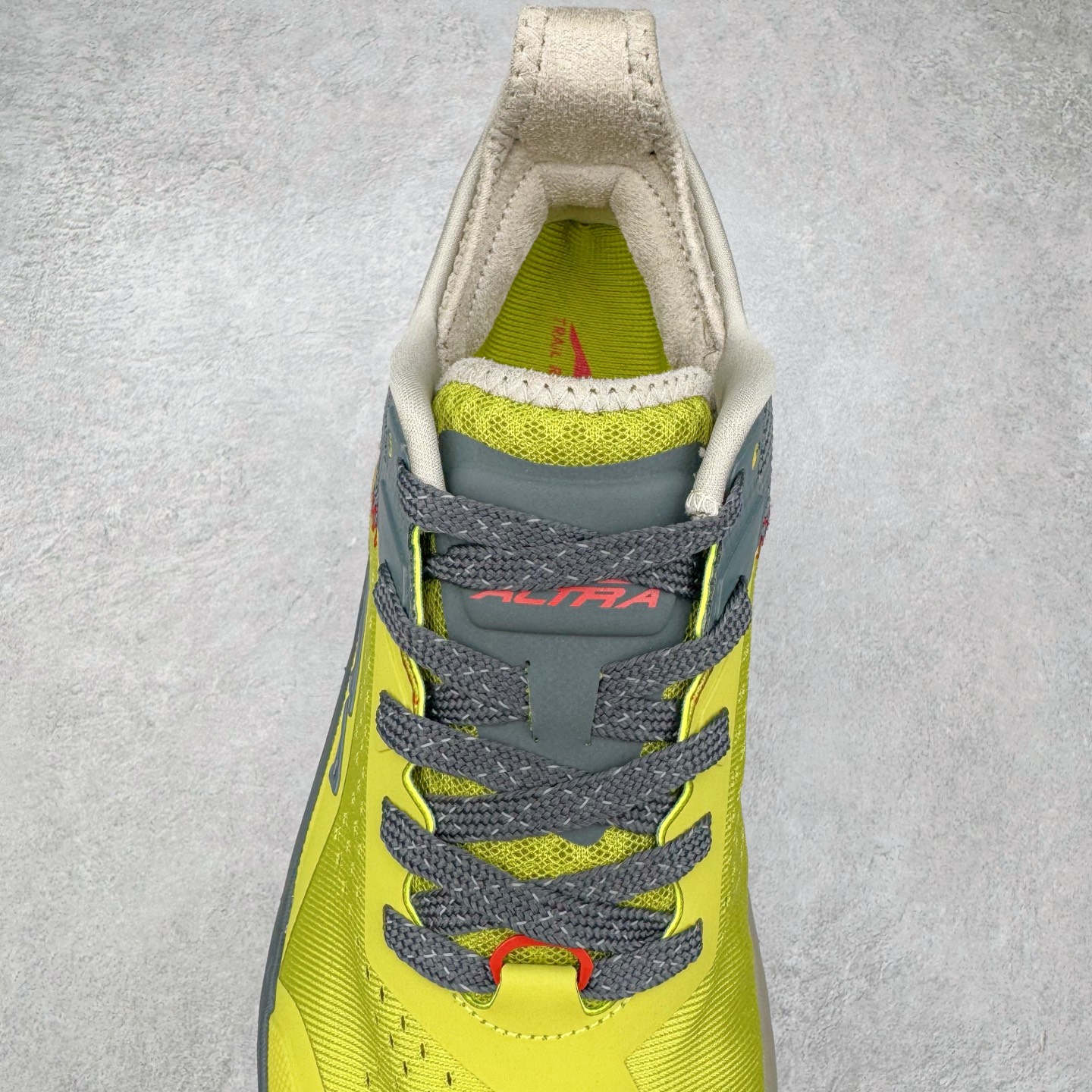 图片[5]-＃纯原 Altra OLYMPUS 6 奥创奥林匹斯六代舒适百搭防滑耐磨低帮户外跑步鞋 2009年，长跑精英运动员Golden Harper在美国犹他州创立了“Altra Footwear”，跑鞋特点是采用舒适的FootShape™M（很适鞋楦）设计和独特的BalancedCushioning™（平衡缓冲）技术，帮助遭受伤病困扰的跑者回归跑步，从而迅速积累起良好的口碑。2011年品牌迅速发展，屡获大奖。2015年开始不仅占据全美跑鞋前十，足迹更是遍布全球。2016年Altra正式进入中国市场，凭借独特的品牌风格以及出色的性能表现，三年来获得越来越多普通跑者的喜爱。销售业绩增长迅速，成为中国越野跑市场占有量前三的跑鞋品牌。实拍调校N版已经零色差零失真 百分百还原实物色彩所见即所得 不存在货不对板色差等低级问题 选购参考实物拍摄 不混卖不参货 只用心做好货严格选品 承诺混一赔十 尺码：39 40 40.5 41 42 42.5 43 44 44.5 45-选品中心