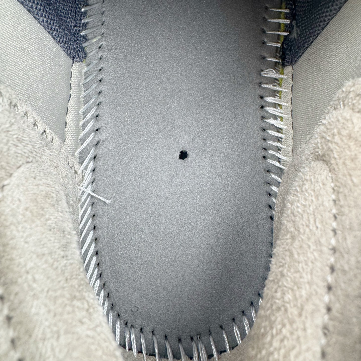 图片[10]-＃纯原 Altra OLYMPUS 6 奥创奥林匹斯六代舒适百搭防滑耐磨低帮户外跑步鞋 2009年，长跑精英运动员Golden Harper在美国犹他州创立了“Altra Footwear”，跑鞋特点是采用舒适的FootShape™M（很适鞋楦）设计和独特的BalancedCushioning™（平衡缓冲）技术，帮助遭受伤病困扰的跑者回归跑步，从而迅速积累起良好的口碑。2011年品牌迅速发展，屡获大奖。2015年开始不仅占据全美跑鞋前十，足迹更是遍布全球。2016年Altra正式进入中国市场，凭借独特的品牌风格以及出色的性能表现，三年来获得越来越多普通跑者的喜爱。销售业绩增长迅速，成为中国越野跑市场占有量前三的跑鞋品牌。实拍调校N版已经零色差零失真 百分百还原实物色彩所见即所得 不存在货不对板色差等低级问题 选购参考实物拍摄 不混卖不参货 只用心做好货严格选品 承诺混一赔十 尺码：39 40 40.5 41 42 42.5 43 44 44.5 45-选品中心