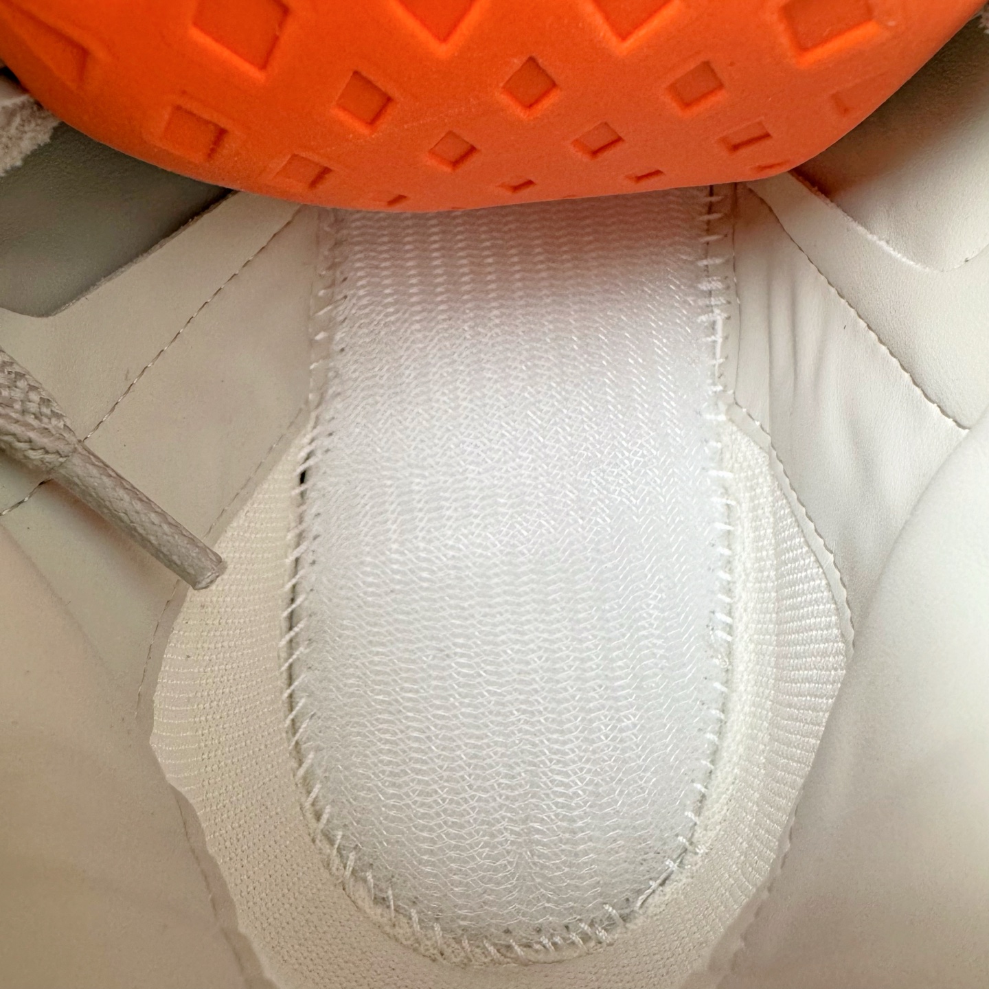 图片[10]-＃DG纯原 Rick Owens FogachineGeobasket 瑞克·欧文斯高帮皮面时尚运动板鞋 二级市场已经7K以上 平台客户随意卖四位数 RO广东原厂出品 纯原天花板 原版一比一复刻 冲正绝不翻车 还原度达到百分之98以上 原楦开发纸版版型 ZP拆解原版1：1复模裁片纸版 力求做到0错位 这样才能达到和zp一致的鞋型味道 采用进口cnc数控机床开发对版独家tpu奶香大底 区别于市场所有版本 zp同源全头层粒面小牛皮 达到和zp一致手感 原厂进口细纹布 万邦订购原厂高弹粉红色海绵 内里搭配软质细腻羊皮 TPU高密度大底 软硬度透光度高已经测试和原版一致 尺码：36 37 38 39 40 41 42 43 44 45 46-选品中心