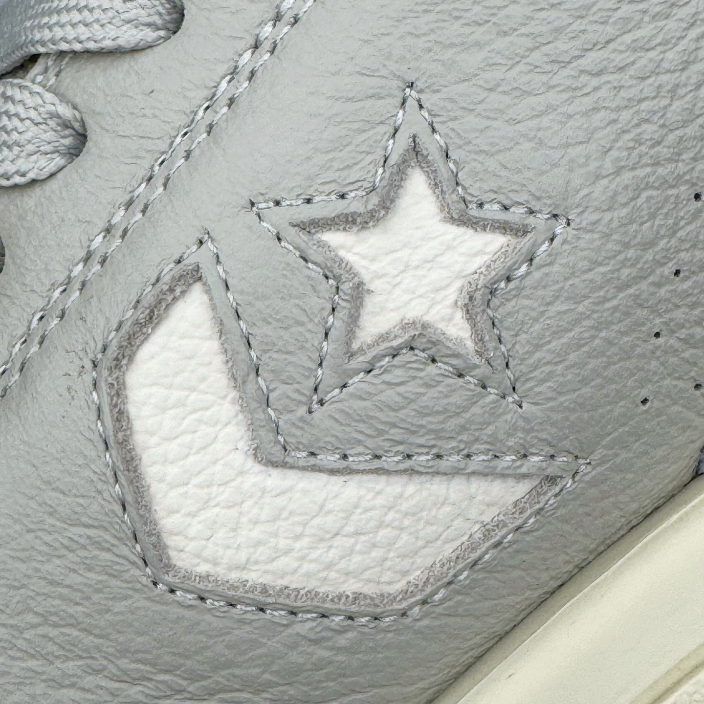 图片[12]-＃DG纯原 Rick Owens FogachineGeobasket 瑞克·欧文斯高帮皮面时尚运动板鞋 二级市场已经7K以上 平台客户随意卖四位数 RO广东原厂出品 纯原天花板 原版一比一复刻 冲正绝不翻车 还原度达到百分之98以上 原楦开发纸版版型 ZP拆解原版1：1复模裁片纸版 力求做到0错位 这样才能达到和zp一致的鞋型味道 采用进口cnc数控机床开发对版独家tpu奶香大底 区别于市场所有版本 zp同源全头层粒面小牛皮 达到和zp一致手感 原厂进口细纹布 万邦订购原厂高弹粉红色海绵 内里搭配软质细腻羊皮 TPU高密度大底 软硬度透光度高已经测试和原版一致 尺码：36 37 38 39 40 41 42 43 44 45 46-选品中心