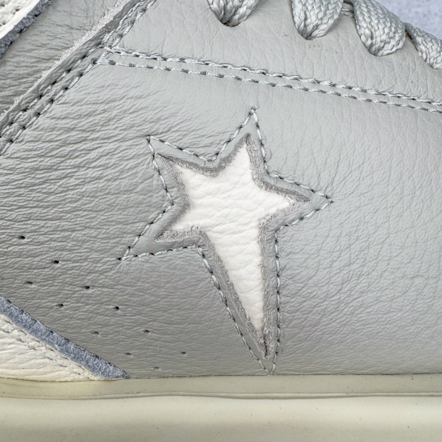 图片[17]-＃DG纯原 Rick Owens FogachineGeobasket 瑞克·欧文斯高帮皮面时尚运动板鞋 二级市场已经7K以上 平台客户随意卖四位数 RO广东原厂出品 纯原天花板 原版一比一复刻 冲正绝不翻车 还原度达到百分之98以上 原楦开发纸版版型 ZP拆解原版1：1复模裁片纸版 力求做到0错位 这样才能达到和zp一致的鞋型味道 采用进口cnc数控机床开发对版独家tpu奶香大底 区别于市场所有版本 zp同源全头层粒面小牛皮 达到和zp一致手感 原厂进口细纹布 万邦订购原厂高弹粉红色海绵 内里搭配软质细腻羊皮 TPU高密度大底 软硬度透光度高已经测试和原版一致 尺码：36 37 38 39 40 41 42 43 44 45 46-选品中心