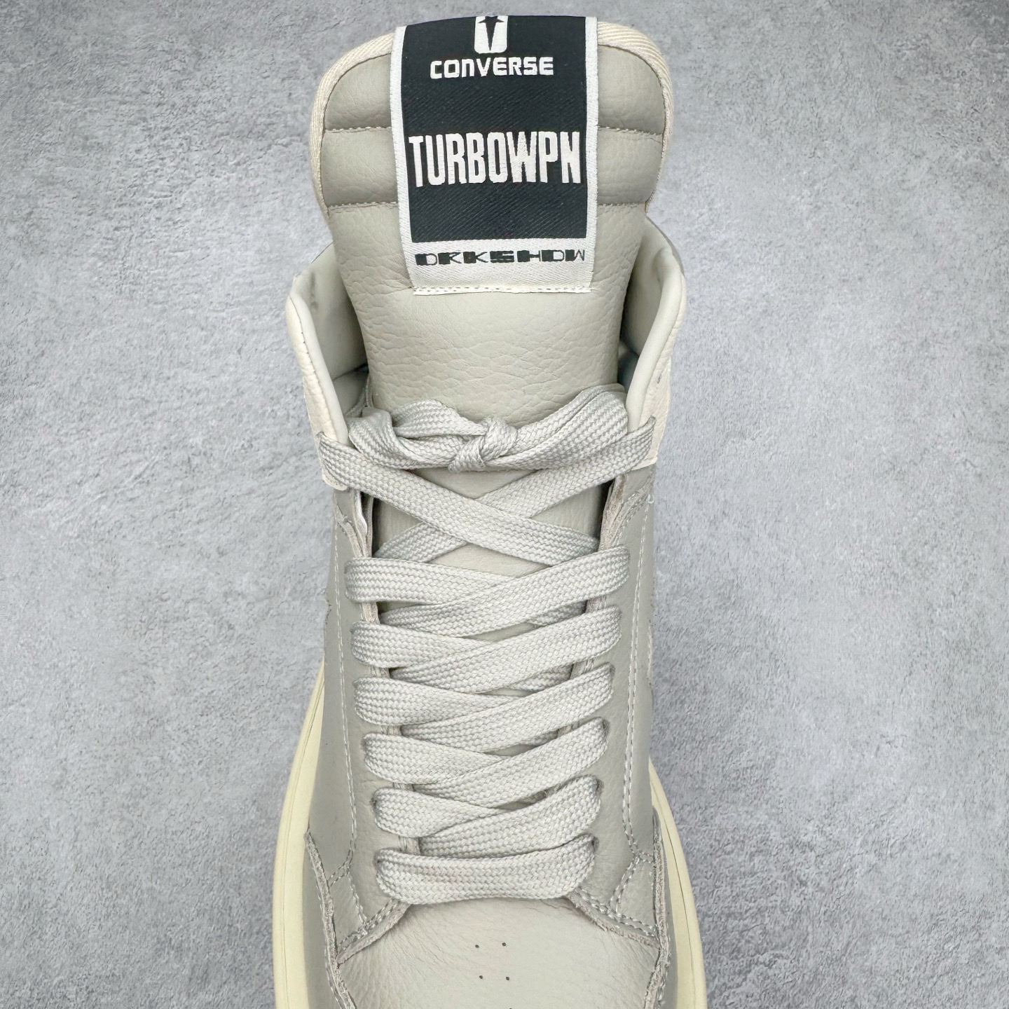 图片[5]-＃DG纯原 Rick Owens FogachineGeobasket 瑞克·欧文斯高帮皮面时尚运动板鞋 二级市场已经7K以上 平台客户随意卖四位数 RO广东原厂出品 纯原天花板 原版一比一复刻 冲正绝不翻车 还原度达到百分之98以上 原楦开发纸版版型 ZP拆解原版1：1复模裁片纸版 力求做到0错位 这样才能达到和zp一致的鞋型味道 采用进口cnc数控机床开发对版独家tpu奶香大底 区别于市场所有版本 zp同源全头层粒面小牛皮 达到和zp一致手感 原厂进口细纹布 万邦订购原厂高弹粉红色海绵 内里搭配软质细腻羊皮 TPU高密度大底 软硬度透光度高已经测试和原版一致 尺码：36 37 38 39 40 41 42 43 44 45 46-选品中心