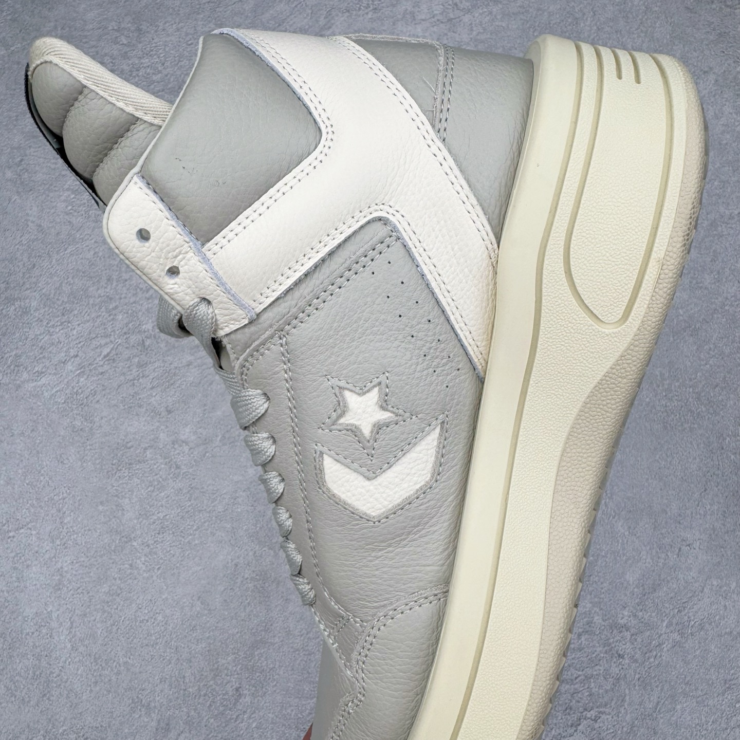 图片[7]-＃DG纯原 Rick Owens FogachineGeobasket 瑞克·欧文斯高帮皮面时尚运动板鞋 二级市场已经7K以上 平台客户随意卖四位数 RO广东原厂出品 纯原天花板 原版一比一复刻 冲正绝不翻车 还原度达到百分之98以上 原楦开发纸版版型 ZP拆解原版1：1复模裁片纸版 力求做到0错位 这样才能达到和zp一致的鞋型味道 采用进口cnc数控机床开发对版独家tpu奶香大底 区别于市场所有版本 zp同源全头层粒面小牛皮 达到和zp一致手感 原厂进口细纹布 万邦订购原厂高弹粉红色海绵 内里搭配软质细腻羊皮 TPU高密度大底 软硬度透光度高已经测试和原版一致 尺码：36 37 38 39 40 41 42 43 44 45 46-选品中心