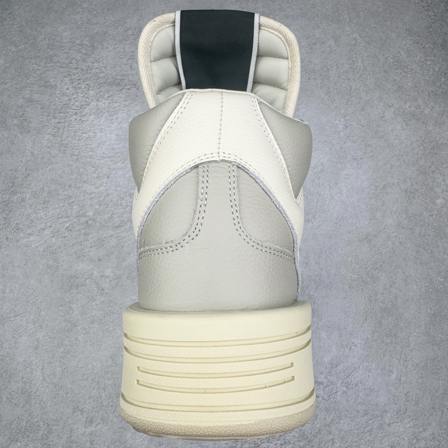 图片[8]-＃DG纯原 Rick Owens FogachineGeobasket 瑞克·欧文斯高帮皮面时尚运动板鞋 二级市场已经7K以上 平台客户随意卖四位数 RO广东原厂出品 纯原天花板 原版一比一复刻 冲正绝不翻车 还原度达到百分之98以上 原楦开发纸版版型 ZP拆解原版1：1复模裁片纸版 力求做到0错位 这样才能达到和zp一致的鞋型味道 采用进口cnc数控机床开发对版独家tpu奶香大底 区别于市场所有版本 zp同源全头层粒面小牛皮 达到和zp一致手感 原厂进口细纹布 万邦订购原厂高弹粉红色海绵 内里搭配软质细腻羊皮 TPU高密度大底 软硬度透光度高已经测试和原版一致 尺码：36 37 38 39 40 41 42 43 44 45 46-选品中心