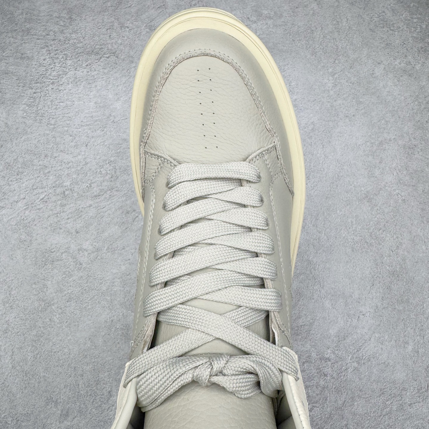 图片[4]-＃DG纯原 Rick Owens FogachineGeobasket 瑞克·欧文斯高帮皮面时尚运动板鞋 二级市场已经7K以上 平台客户随意卖四位数 RO广东原厂出品 纯原天花板 原版一比一复刻 冲正绝不翻车 还原度达到百分之98以上 原楦开发纸版版型 ZP拆解原版1：1复模裁片纸版 力求做到0错位 这样才能达到和zp一致的鞋型味道 采用进口cnc数控机床开发对版独家tpu奶香大底 区别于市场所有版本 zp同源全头层粒面小牛皮 达到和zp一致手感 原厂进口细纹布 万邦订购原厂高弹粉红色海绵 内里搭配软质细腻羊皮 TPU高密度大底 软硬度透光度高已经测试和原版一致 尺码：36 37 38 39 40 41 42 43 44 45 46-选品中心