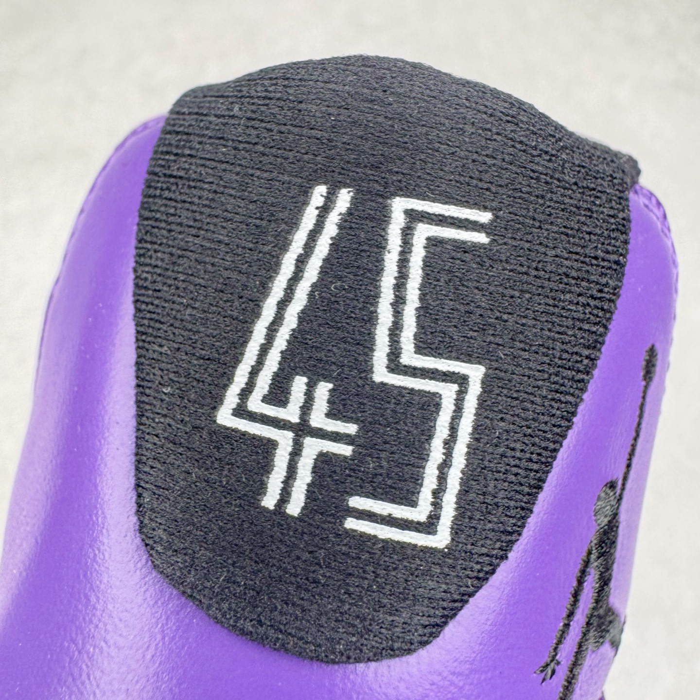 图片[15]-＃NC版 Air Jordan AJ11 Retro 黑紫 CT8012-500 原楦原档案数据开模打造 原厂中底拉帮钢印 原厂漆皮 防冻不开裂 头层皮料 原装鞋撑 水晶大底正确色度色泽 原楦原数据刺绣 原厂车缝走线及对位 毫厘不差 飞人logo采用原数据电脑刺绣 原装正品碳纤维真实碳板 增强抗扭 原内标 原盒标 正确官方原盒 原厂防氧化水晶外底 原厂配套厂全掌solo气垫 尺码：40 40.5 41 42 42.5 43 44 44.5 45 46 47.5-选品中心