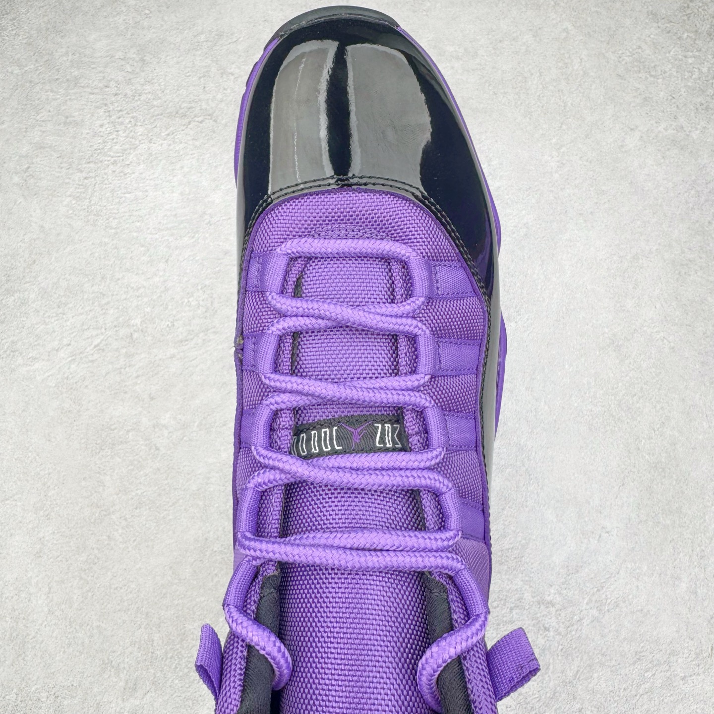图片[4]-＃NC版 Air Jordan AJ11 Retro 黑紫 CT8012-500 原楦原档案数据开模打造 原厂中底拉帮钢印 原厂漆皮 防冻不开裂 头层皮料 原装鞋撑 水晶大底正确色度色泽 原楦原数据刺绣 原厂车缝走线及对位 毫厘不差 飞人logo采用原数据电脑刺绣 原装正品碳纤维真实碳板 增强抗扭 原内标 原盒标 正确官方原盒 原厂防氧化水晶外底 原厂配套厂全掌solo气垫 尺码：40 40.5 41 42 42.5 43 44 44.5 45 46 47.5-选品中心