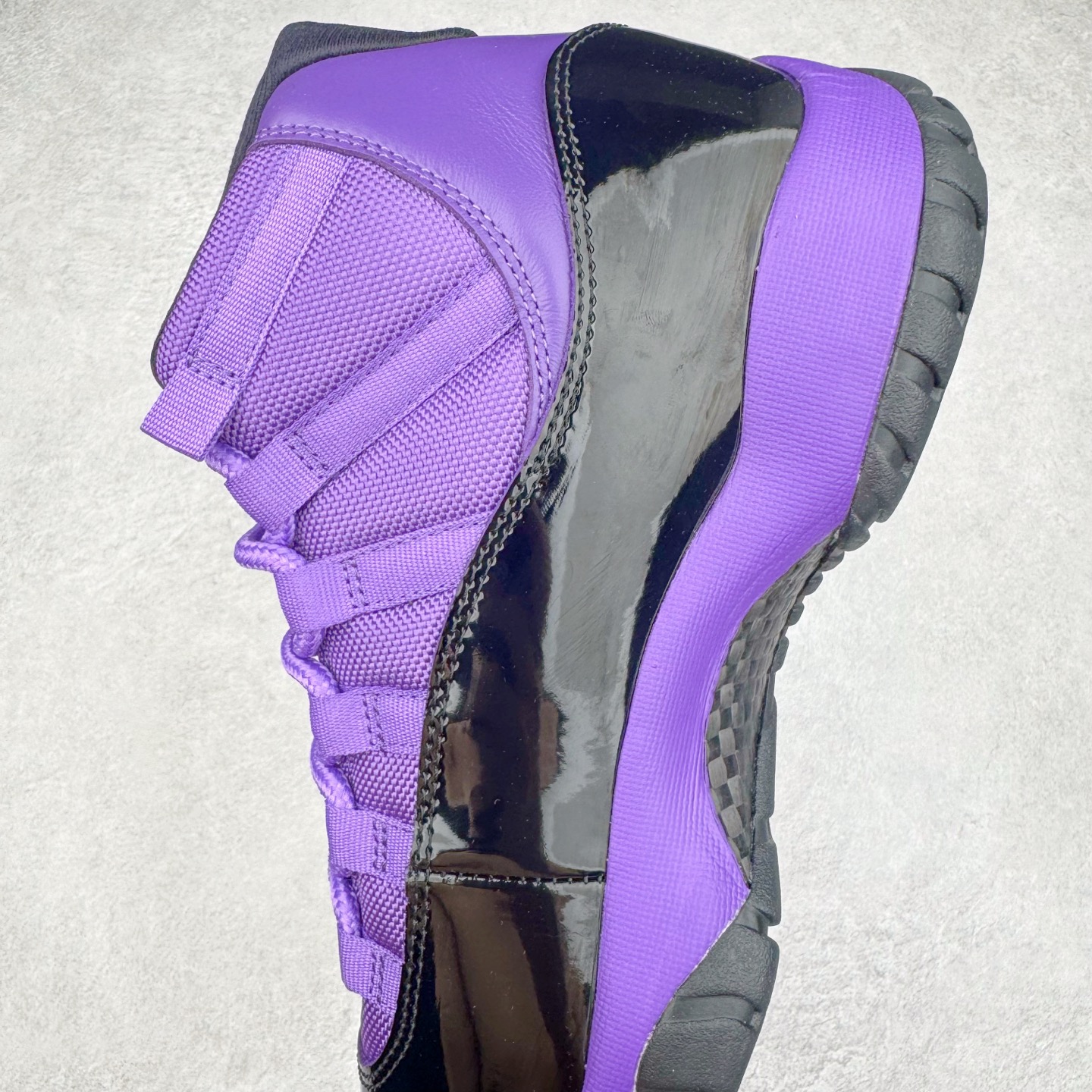 图片[7]-＃NC版 Air Jordan AJ11 Retro 黑紫 CT8012-500 原楦原档案数据开模打造 原厂中底拉帮钢印 原厂漆皮 防冻不开裂 头层皮料 原装鞋撑 水晶大底正确色度色泽 原楦原数据刺绣 原厂车缝走线及对位 毫厘不差 飞人logo采用原数据电脑刺绣 原装正品碳纤维真实碳板 增强抗扭 原内标 原盒标 正确官方原盒 原厂防氧化水晶外底 原厂配套厂全掌solo气垫 尺码：40 40.5 41 42 42.5 43 44 44.5 45 46 47.5-选品中心