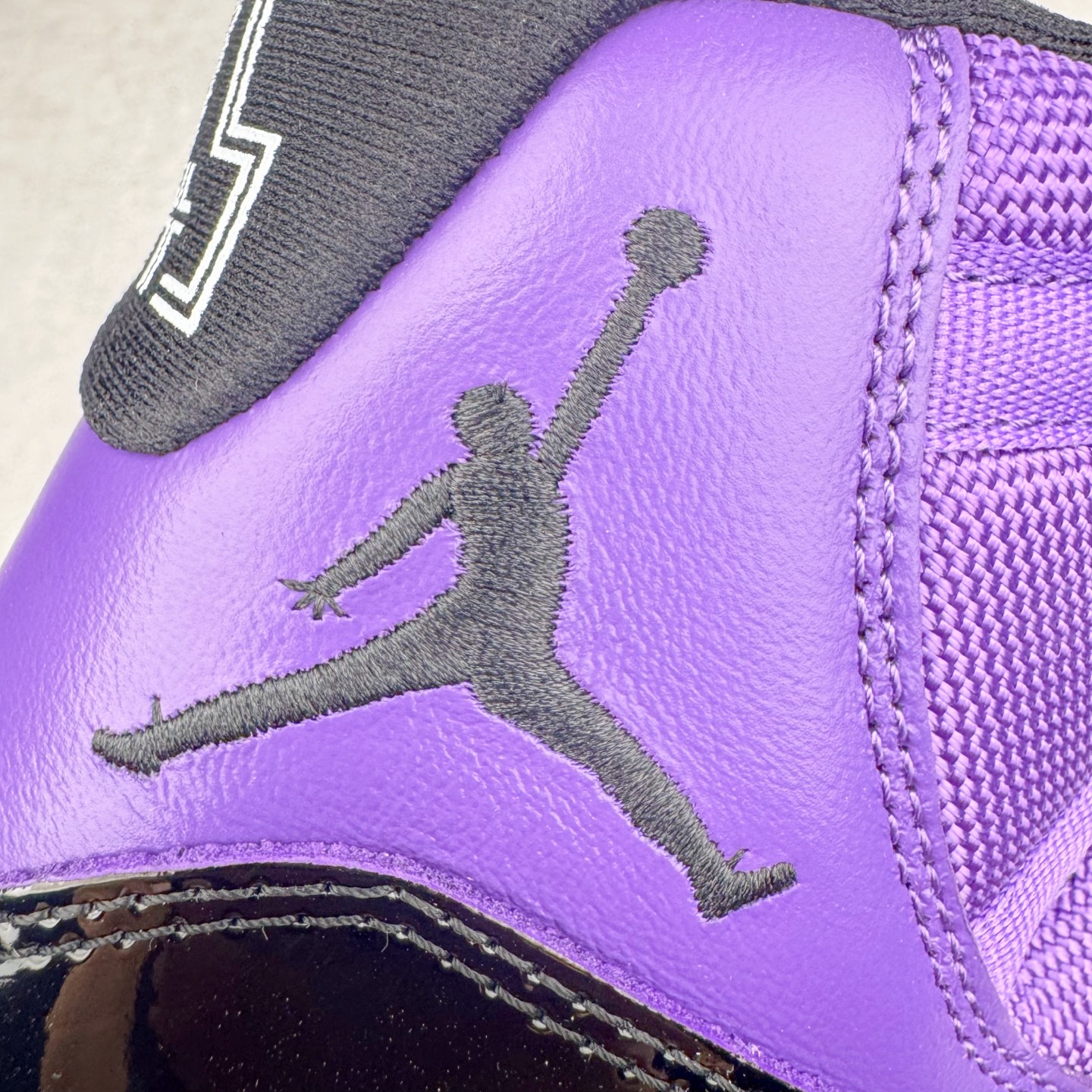 图片[16]-＃NC版 Air Jordan AJ11 Retro 黑紫 CT8012-500 原楦原档案数据开模打造 原厂中底拉帮钢印 原厂漆皮 防冻不开裂 头层皮料 原装鞋撑 水晶大底正确色度色泽 原楦原数据刺绣 原厂车缝走线及对位 毫厘不差 飞人logo采用原数据电脑刺绣 原装正品碳纤维真实碳板 增强抗扭 原内标 原盒标 正确官方原盒 原厂防氧化水晶外底 原厂配套厂全掌solo气垫 尺码：40 40.5 41 42 42.5 43 44 44.5 45 46 47.5-选品中心