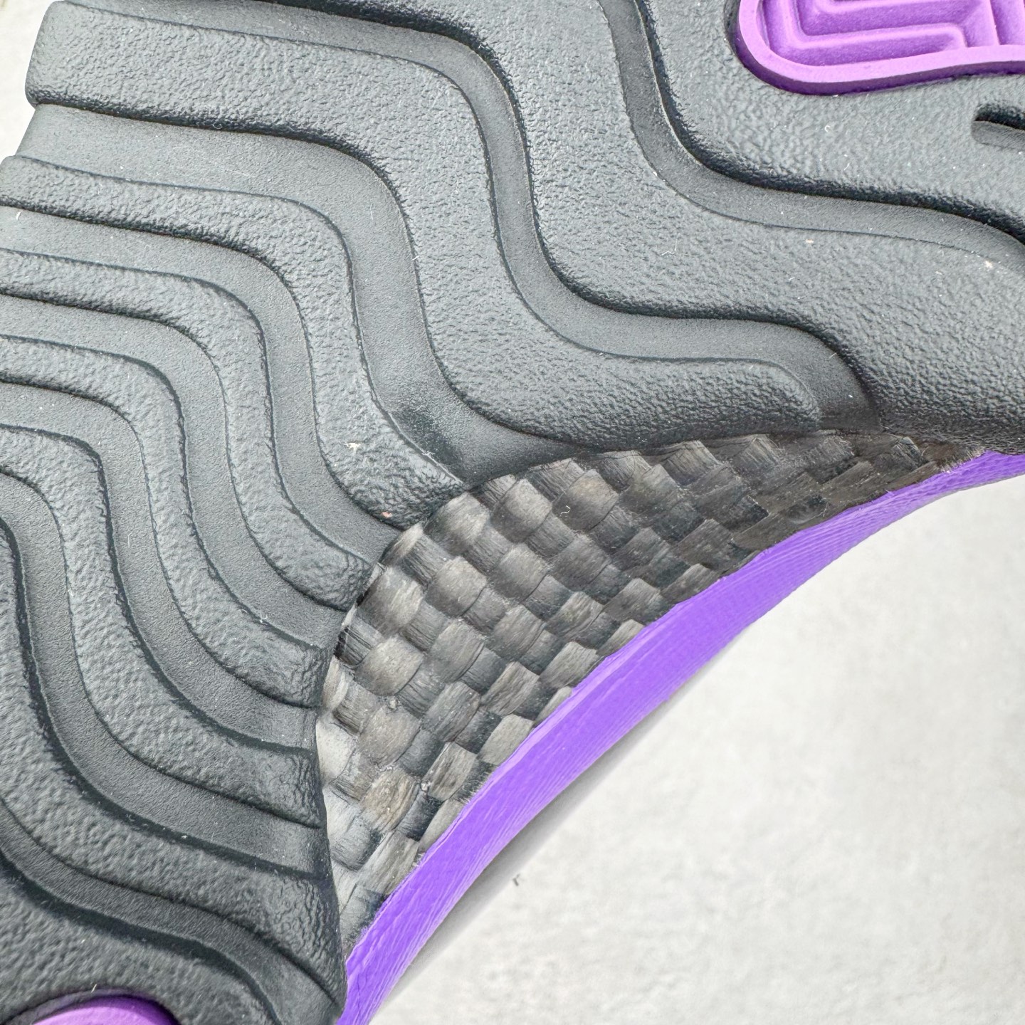 图片[19]-＃NC版 Air Jordan AJ11 Retro 黑紫 CT8012-500 原楦原档案数据开模打造 原厂中底拉帮钢印 原厂漆皮 防冻不开裂 头层皮料 原装鞋撑 水晶大底正确色度色泽 原楦原数据刺绣 原厂车缝走线及对位 毫厘不差 飞人logo采用原数据电脑刺绣 原装正品碳纤维真实碳板 增强抗扭 原内标 原盒标 正确官方原盒 原厂防氧化水晶外底 原厂配套厂全掌solo气垫 尺码：40 40.5 41 42 42.5 43 44 44.5 45 46 47.5-选品中心