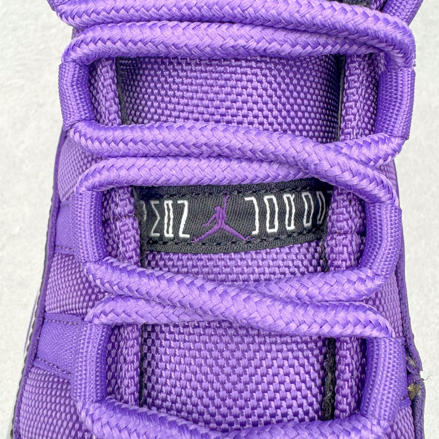 图片[13]-＃NC版 Air Jordan AJ11 Retro 黑紫 CT8012-500 原楦原档案数据开模打造 原厂中底拉帮钢印 原厂漆皮 防冻不开裂 头层皮料 原装鞋撑 水晶大底正确色度色泽 原楦原数据刺绣 原厂车缝走线及对位 毫厘不差 飞人logo采用原数据电脑刺绣 原装正品碳纤维真实碳板 增强抗扭 原内标 原盒标 正确官方原盒 原厂防氧化水晶外底 原厂配套厂全掌solo气垫 尺码：40 40.5 41 42 42.5 43 44 44.5 45 46 47.5-选品中心