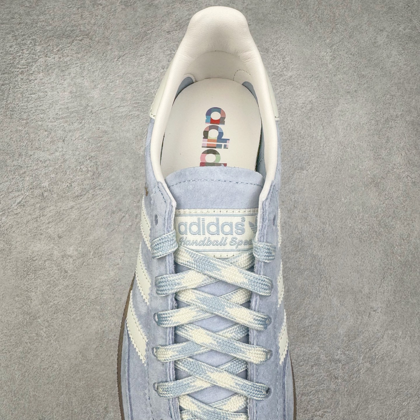 图片[5]-＃C版纯原 AD Originals Handball SPZL 手球运动员系列百搭休闲运动板鞋 KI5933 这款来自阿迪达斯的这款HANDBALL SPZL前身是一双手球运动鞋，这一次拿来复刻，所以鞋面的主要色彩选用了黑色， 鞋面外侧除了Spezial字母之外还有三叶草标志。Handball SPZL作为复古手球训练鞋与作为室内足球鞋的Samba有着异曲同工之处，但是质感更为出众的鞋身以及丰富的配色选择比起Samba来讲可以说是更胜一筹了！尺码：36 36⅔ 37⅓ 38 38⅔ 39⅓ 40 40⅔ 41⅓ 42 42⅔ 43⅓ 44 45-选品中心