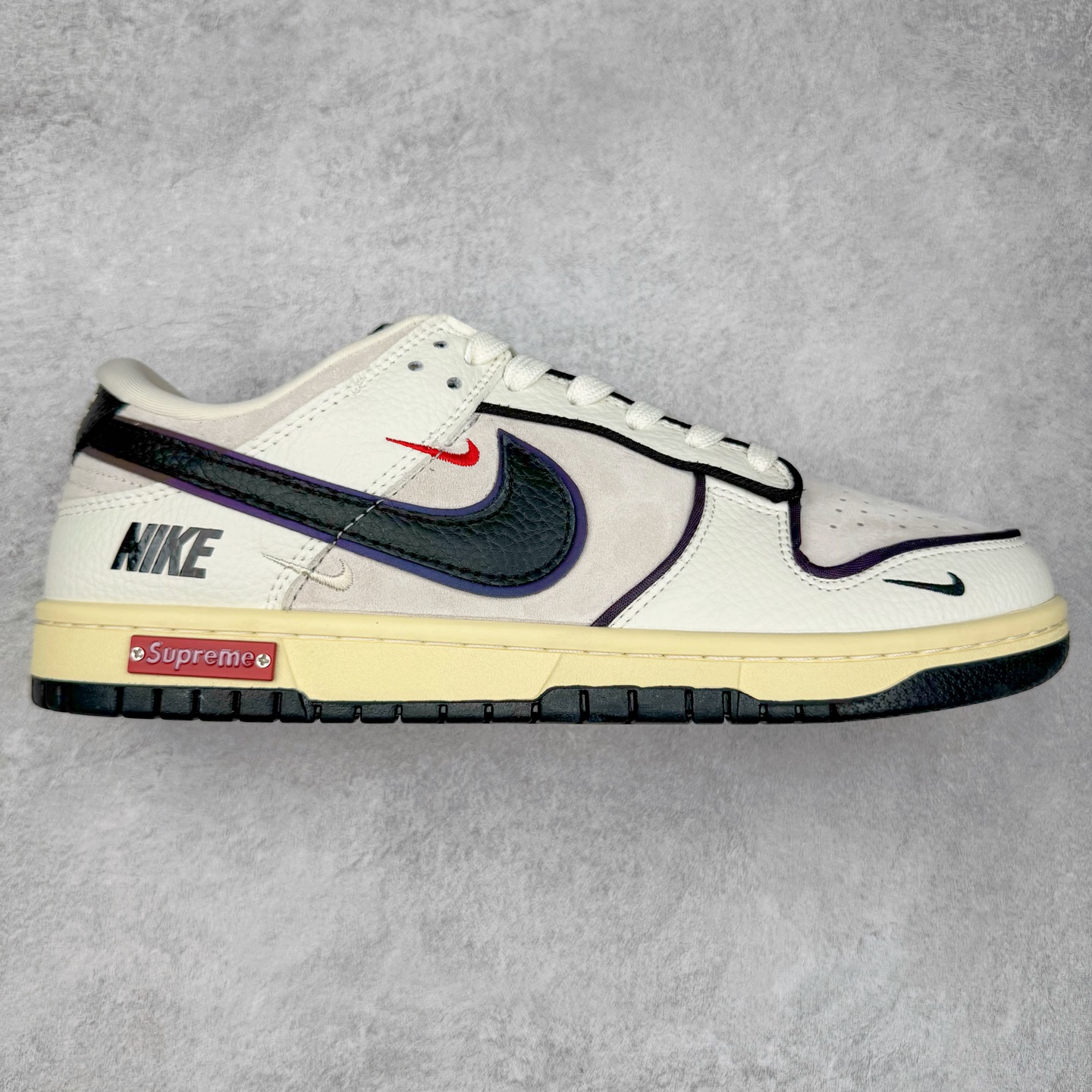 NK Dunk Low 定制配色 SC9207-409 大厂出品 极力推荐 原装头层材料 独家版型蒸餾加工帶來的是更好的视觉和脚感体验大厂纯原品质出货 清洁度 电绣工艺 皮料切割干净无任何毛边 细节完美 实拍调校N版已经零色差零失真 百分百还原实物色彩所见即所得 不存在货不对板色差等低级问题 选购参考实物拍摄 不混卖不参货 只用心做好货严格选品 承诺混一赔十 尺码：36 36.5 37.5 38 38.5 39 40 40.5 41 42 42.5 43 44 44.5 45-选品中心