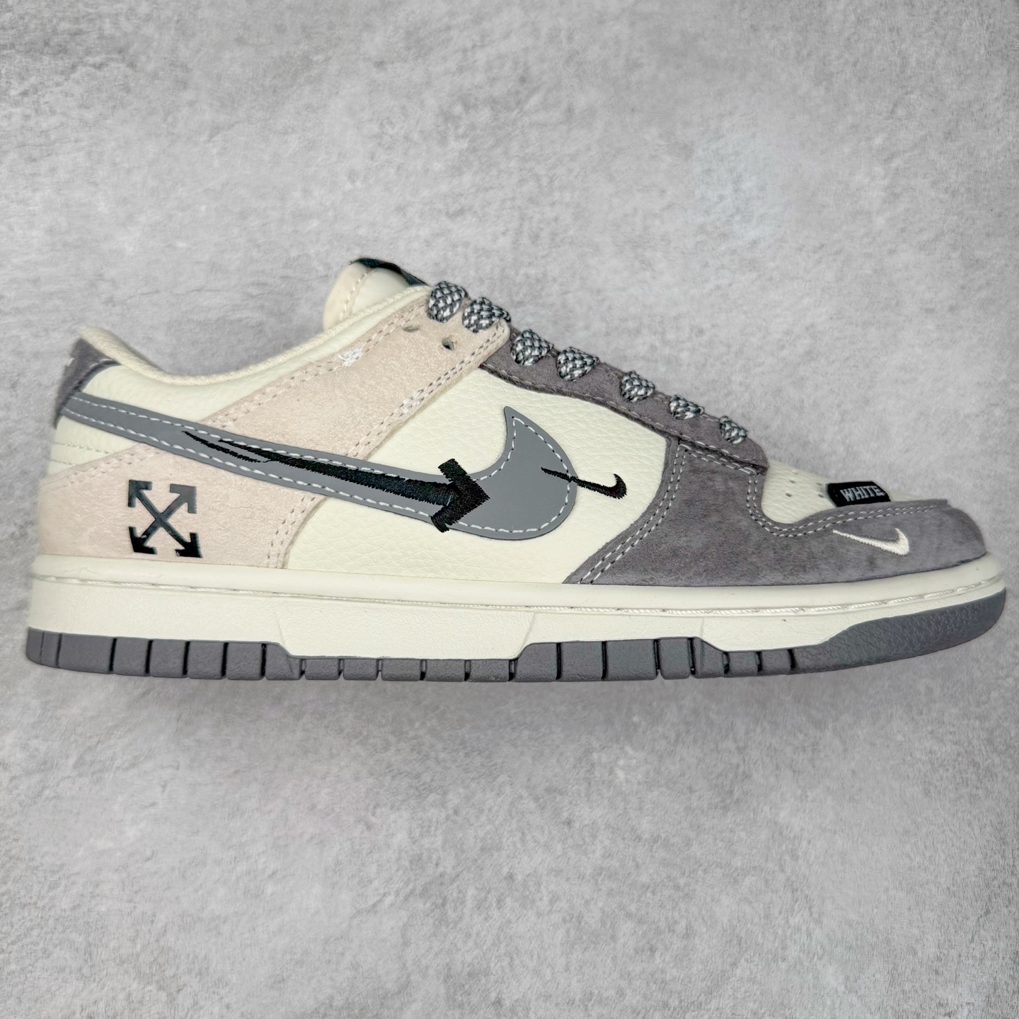 NK Dunk Low 定制配色 DJ2024-133 大厂出品 极力推荐 原装头层材料 独家版型蒸餾加工帶來的是更好的视觉和脚感体验大厂纯原品质出货 清洁度 电绣工艺 皮料切割干净无任何毛边 细节完美 实拍调校N版已经零色差零失真 百分百还原实物色彩所见即所得 不存在货不对板色差等低级问题 选购参考实物拍摄 不混卖不参货 只用心做好货严格选品 承诺混一赔十 尺码：36 36.5 37.5 38 38.5 39 40 40.5 41 42 42.5 43 44 44.5 45-选品中心