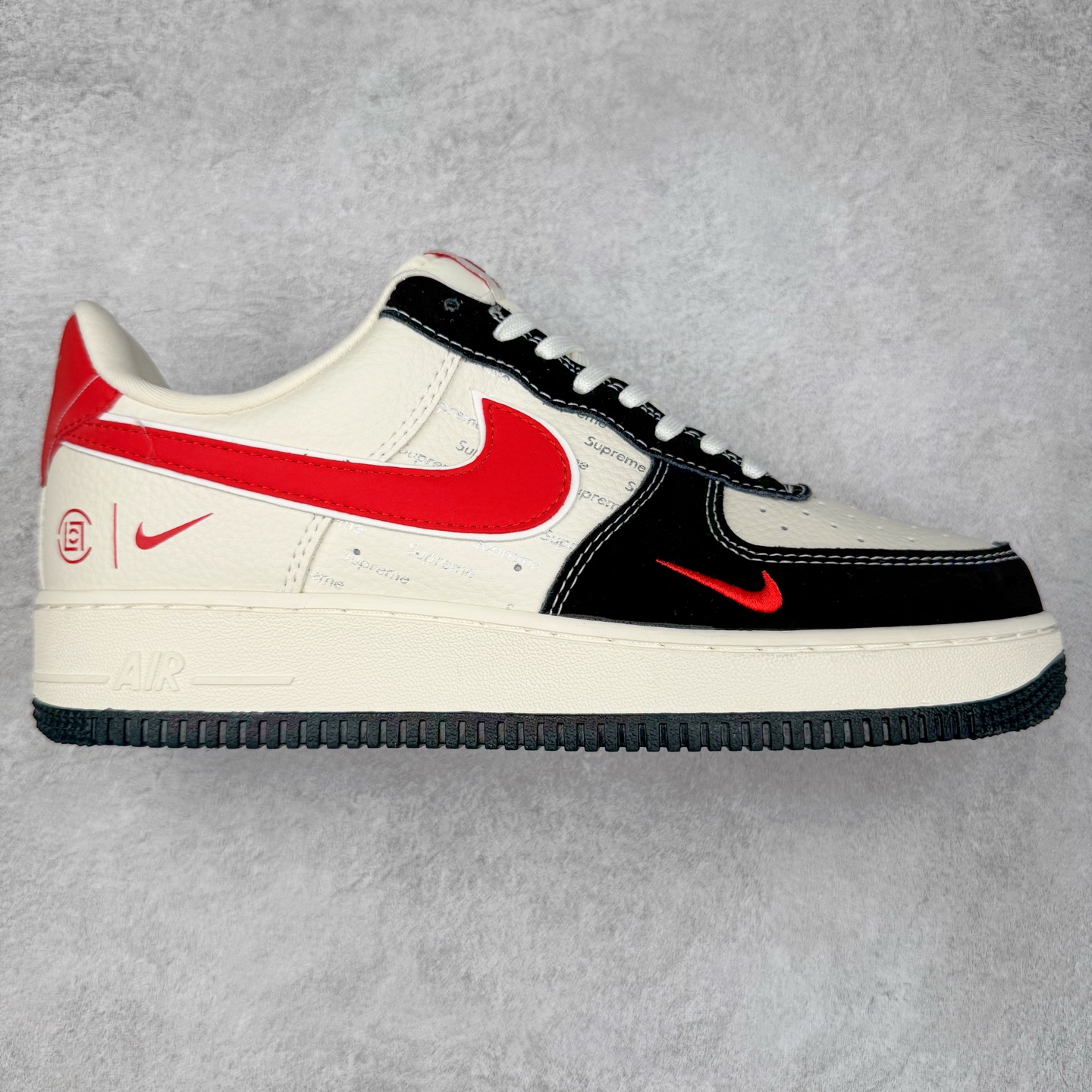 NK Air Force 1´07 Low 空军一号低帮百搭休闲运动板鞋 KK1688-001 柔软、弹性十足的缓震性能和出色的中底设计 横跨复古与现代的外型结合 造就出风靡全球 三十多年的Force 1 直到今天还深受青睐 实拍调校N版已经零色差零失真 百分百还原实物色彩所见即所得 不存在货不对板色差等低级问题 选购参考实物拍摄 不混卖不参货 只用心做好货严格选品 承诺混一赔十 尺码：36 36.5 37.5 38 38.5 39 40 40.5 41 42 42.5 43 44 44.5 45-选品中心