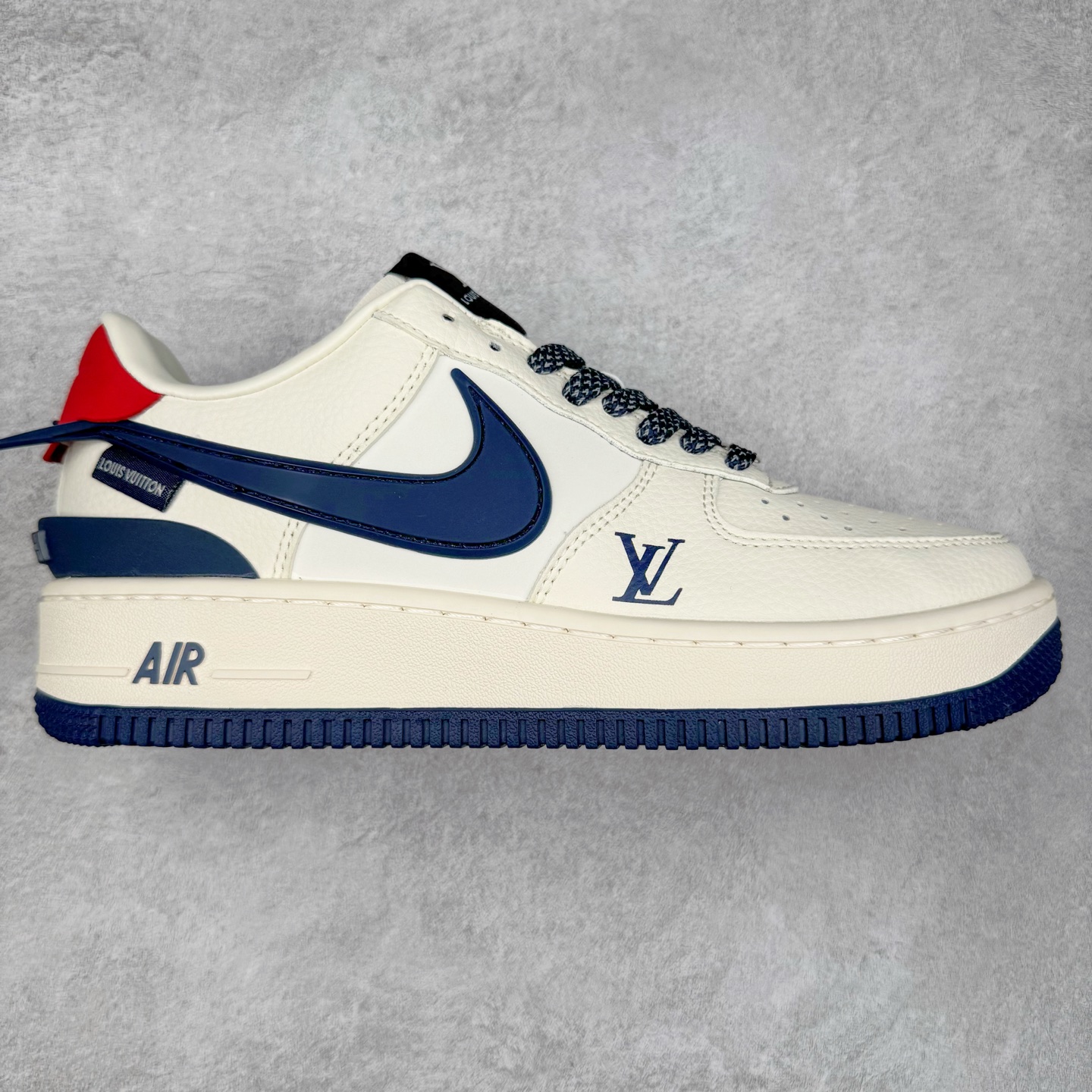 NK Air Force 1´07 Low 空军一号低帮百搭休闲运动板鞋 XS3464-575 柔软、弹性十足的缓震性能和出色的中底设计 横跨复古与现代的外型结合 造就出风靡全球 三十多年的Force 1 直到今天还深受青睐 实拍调校N版已经零色差零失真 百分百还原实物色彩所见即所得 不存在货不对板色差等低级问题 选购参考实物拍摄 不混卖不参货 只用心做好货严格选品 承诺混一赔十 尺码：36 36.5 37.5 38 38.5 39 40 40.5 41 42 42.5 43 44 44.5 45-选品中心