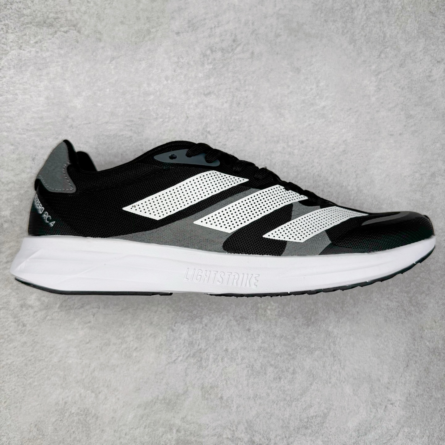 AD Duramo RC 4 M 轻量跑鞋公司级清风系列 复古网面透气跑步鞋 缓震透气 落地轻快高度回弹的脚感 落地稳定性出色 简约时尚的设计和配色 柔软舒适防滑耐磨 尺码：36 36.5 37.5 38 38.5 39 40 40.5 41 42 42.5 43 44 45 46-选品中心