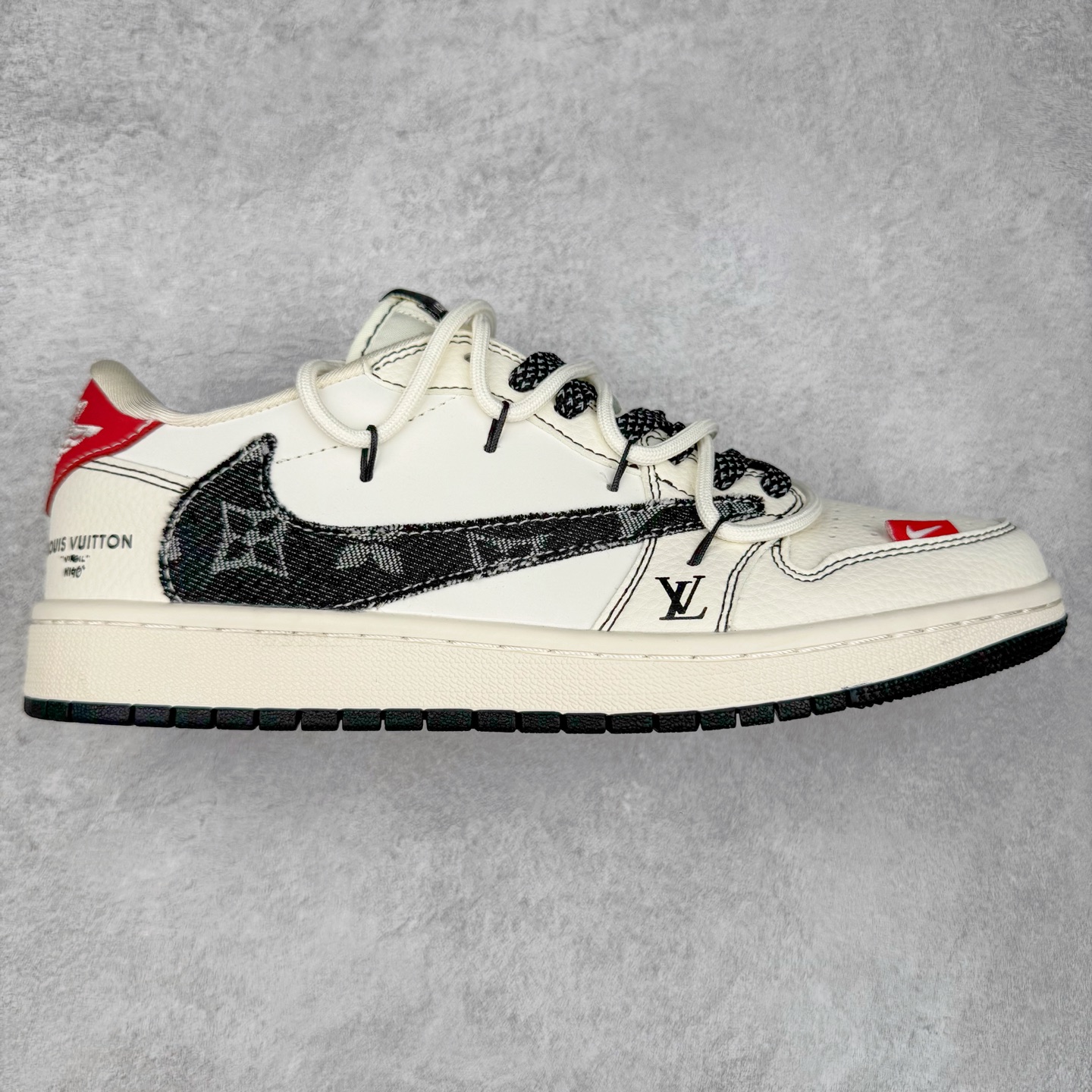 TS x Air Jordan AJ1 Low 倒钩低帮联名定制配色 DM6868-108 原厂内置气垫魔块 A模大底 头层小牛皮 鞋舌AJ原厂专用牛津布+AJ专用反口珍珠布+原厂无杂质高弹内里海棉+特殊封边弹力鞋带 实拍调校N版已经零色差零失真 百分百还原实物色彩所见即所得 不存在货不对板色差等低级问题 选购参考实物拍摄 不混卖不参货 只用心做好货严格选品 承诺混一赔十 尺码：36 36.5 37.5 38 38.5 39 40 40.5 41 42 42.5 43 44 44.5 45-选品中心