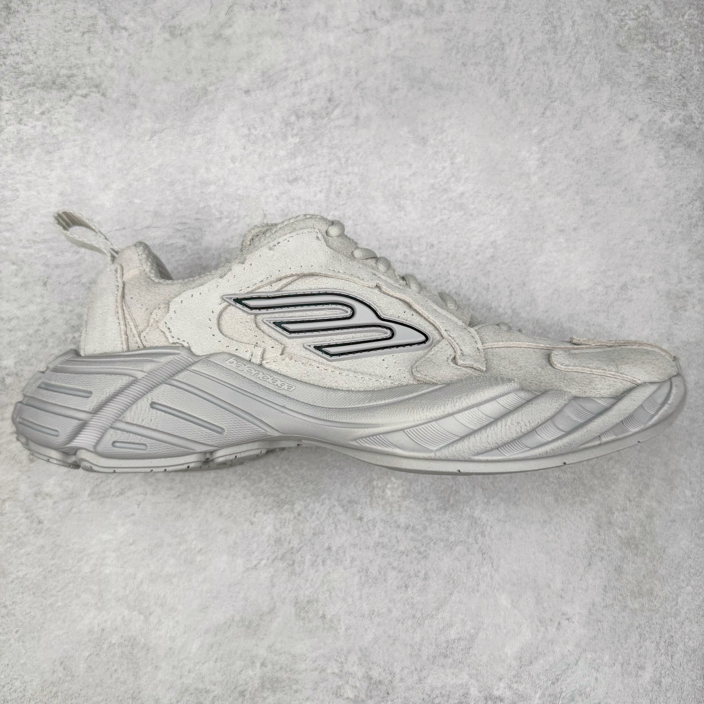 ＃VG零售版 Balenciaga Monday 巴黎世家圆头厚底低帮老爹鞋 全套原纸板楦头开发 最原汁原味的灵魂版型 全鞋荧光划线卡点 胶水把控整洁度追求极致完美 每一双都是工艺品 多重QC质检 超越公司货的品控标准 实实在在的免检产品 原盒原配 正确字体电绣 粗细、位置、大小正确 侧边TPU 透气孔匹配意产原版 正确分离大底 TPU软底 原版一致大底LOGO 立体感十足 原厂皮料水洗做旧 采购原厂网纱 偏大一码 尺码：35 36 37 38 39 40 41 42 43 44 45 46-选品中心