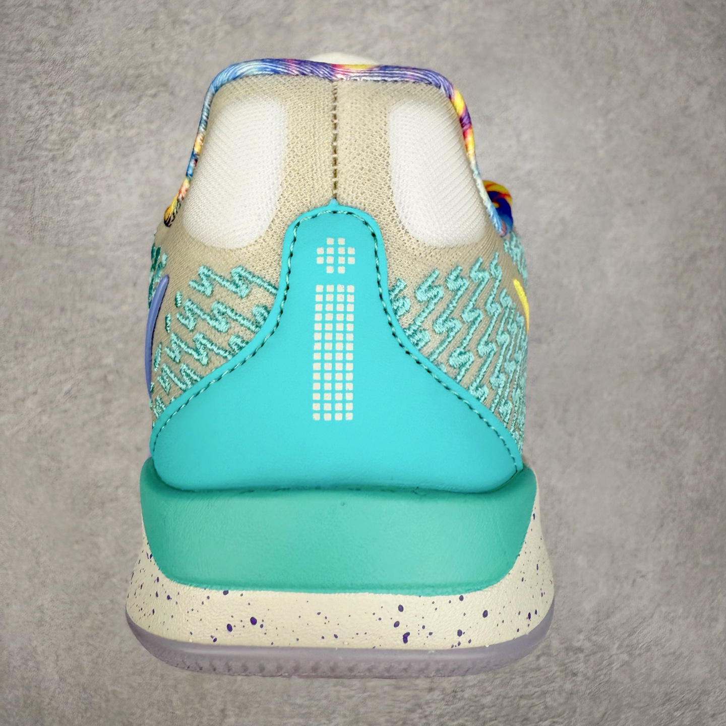 图片[8]-NK Sabrina 2 \’lonic\’ 萨布丽娜二代签名减震防滑低帮篮球鞋 FQ2174 灵感来自 lonescu 的罗马尼亚传统 在前掌和鞋眼处采用特殊图案 向传统的罗马尼亚艺术和建筑致敬 它配备了全掌 NK React 缓震系统 并在前脚掌处配备了 Zoom Air 气垫 大胆的任何人任何地方 信息嵌入中底 象征着 lonescu的竞争精神以及她相信梦想家可以来自任何地方 该鞋还包括带锁定中足束带系统 以帮助固定脚部 Sabrina 1 的这款产品采用光子粉尘、无烟煤色、紫红色梦幻、浅烟灰色和浅骨色配色方案 尺码：36 36.5 37.5 38 38.5 39 40 40.5 41 42 42.5 43 44 44.5 45 46-选品中心