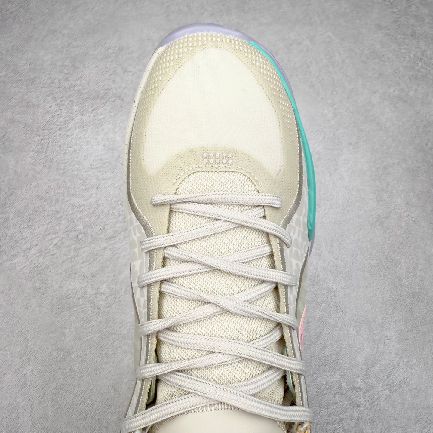 图片[4]-NK Sabrina 2 \’lonic\’ 萨布丽娜二代签名减震防滑低帮篮球鞋 FQ2174 灵感来自 lonescu 的罗马尼亚传统 在前掌和鞋眼处采用特殊图案 向传统的罗马尼亚艺术和建筑致敬 它配备了全掌 NK React 缓震系统 并在前脚掌处配备了 Zoom Air 气垫 大胆的任何人任何地方 信息嵌入中底 象征着 lonescu的竞争精神以及她相信梦想家可以来自任何地方 该鞋还包括带锁定中足束带系统 以帮助固定脚部 Sabrina 1 的这款产品采用光子粉尘、无烟煤色、紫红色梦幻、浅烟灰色和浅骨色配色方案 尺码：36 36.5 37.5 38 38.5 39 40 40.5 41 42 42.5 43 44 44.5 45 46-选品中心