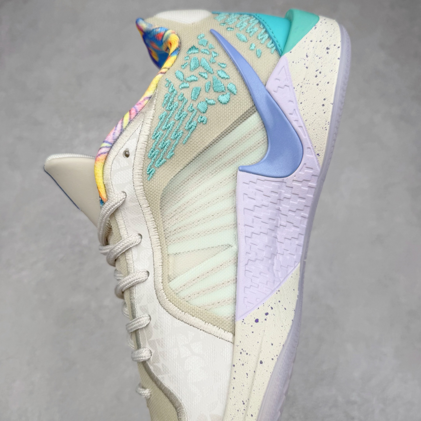 图片[7]-NK Sabrina 2 \’lonic\’ 萨布丽娜二代签名减震防滑低帮篮球鞋 FQ2174 灵感来自 lonescu 的罗马尼亚传统 在前掌和鞋眼处采用特殊图案 向传统的罗马尼亚艺术和建筑致敬 它配备了全掌 NK React 缓震系统 并在前脚掌处配备了 Zoom Air 气垫 大胆的任何人任何地方 信息嵌入中底 象征着 lonescu的竞争精神以及她相信梦想家可以来自任何地方 该鞋还包括带锁定中足束带系统 以帮助固定脚部 Sabrina 1 的这款产品采用光子粉尘、无烟煤色、紫红色梦幻、浅烟灰色和浅骨色配色方案 尺码：36 36.5 37.5 38 38.5 39 40 40.5 41 42 42.5 43 44 44.5 45 46-选品中心