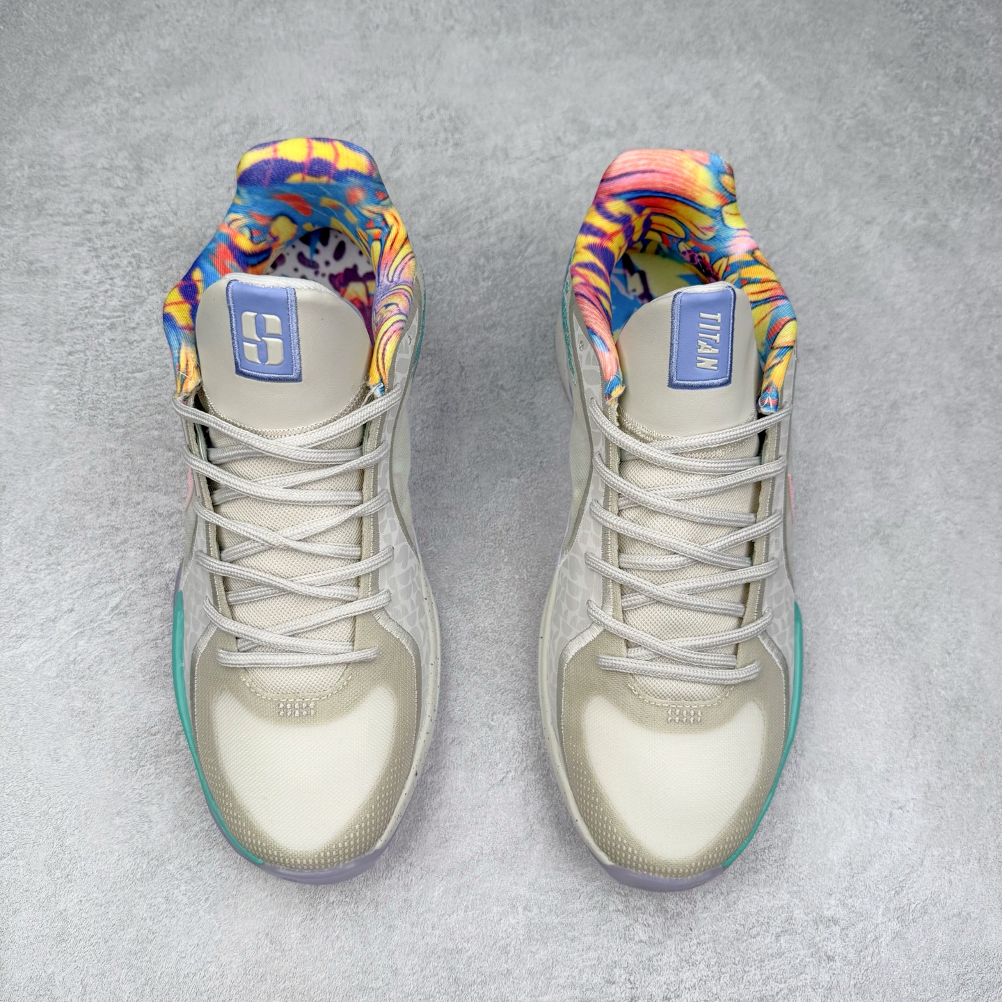 图片[2]-NK Sabrina 2 \’lonic\’ 萨布丽娜二代签名减震防滑低帮篮球鞋 FQ2174 灵感来自 lonescu 的罗马尼亚传统 在前掌和鞋眼处采用特殊图案 向传统的罗马尼亚艺术和建筑致敬 它配备了全掌 NK React 缓震系统 并在前脚掌处配备了 Zoom Air 气垫 大胆的任何人任何地方 信息嵌入中底 象征着 lonescu的竞争精神以及她相信梦想家可以来自任何地方 该鞋还包括带锁定中足束带系统 以帮助固定脚部 Sabrina 1 的这款产品采用光子粉尘、无烟煤色、紫红色梦幻、浅烟灰色和浅骨色配色方案 尺码：36 36.5 37.5 38 38.5 39 40 40.5 41 42 42.5 43 44 44.5 45 46-选品中心