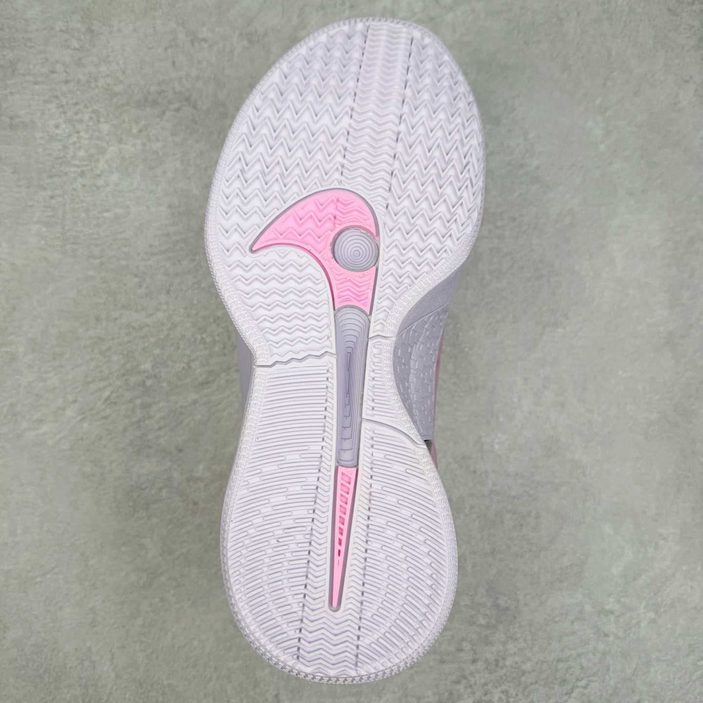 图片[9]-NK Sabrina 2 \’lonic\’ 萨布丽娜二代签名减震防滑低帮篮球鞋 FQ2174 灵感来自 lonescu 的罗马尼亚传统 在前掌和鞋眼处采用特殊图案 向传统的罗马尼亚艺术和建筑致敬 它配备了全掌 NK React 缓震系统 并在前脚掌处配备了 Zoom Air 气垫 大胆的任何人任何地方 信息嵌入中底 象征着 lonescu的竞争精神以及她相信梦想家可以来自任何地方 该鞋还包括带锁定中足束带系统 以帮助固定脚部 Sabrina 1 的这款产品采用光子粉尘、无烟煤色、紫红色梦幻、浅烟灰色和浅骨色配色方案 尺码：36 36.5 37.5 38 38.5 39 40 40.5 41 42 42.5 43 44 44.5 45 46-选品中心