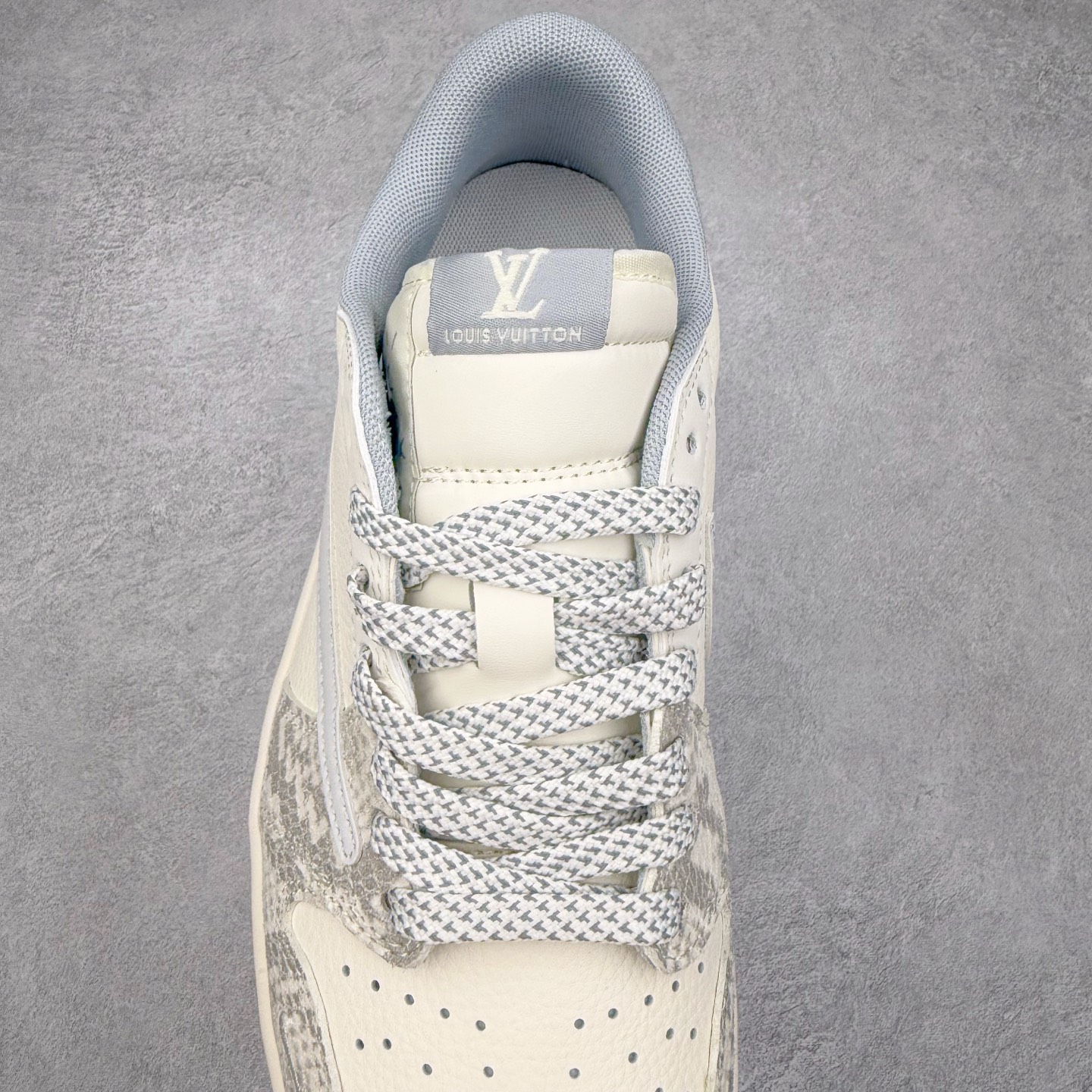 图片[5]-TS x Air Jordan AJ1 Low 倒钩低帮联名定制配色 XS7089-620 原厂内置气垫魔块 A模大底 头层小牛皮 鞋舌AJ原厂专用牛津布+AJ专用反口珍珠布+原厂无杂质高弹内里海棉+特殊封边弹力鞋带 实拍调校N版已经零色差零失真 百分百还原实物色彩所见即所得 不存在货不对板色差等低级问题 选购参考实物拍摄 不混卖不参货 只用心做好货严格选品 承诺混一赔十 尺码：36 36.5 37.5 38 38.5 39 40 40.5 41 42 42.5 43 44 44.5 45-选品中心