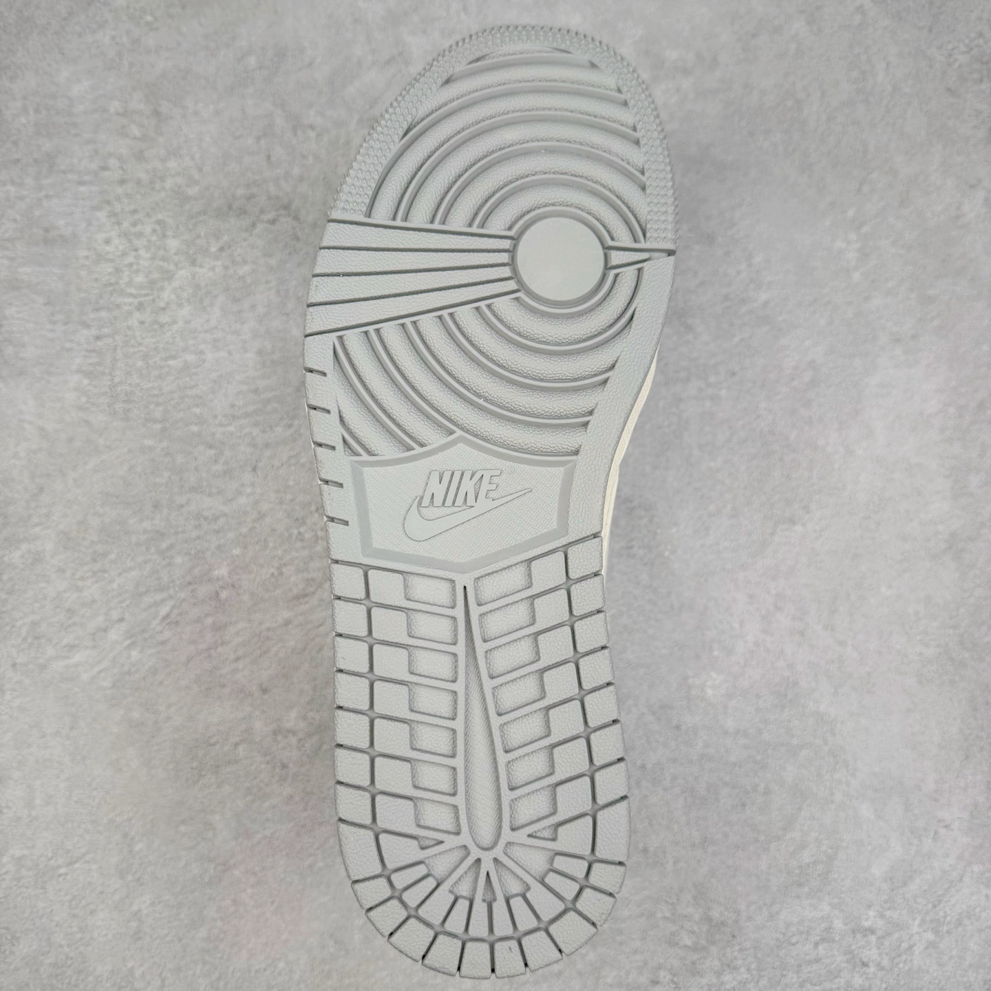 图片[9]-TS x Air Jordan AJ1 Low 倒钩低帮联名定制配色 XS7089-620 原厂内置气垫魔块 A模大底 头层小牛皮 鞋舌AJ原厂专用牛津布+AJ专用反口珍珠布+原厂无杂质高弹内里海棉+特殊封边弹力鞋带 实拍调校N版已经零色差零失真 百分百还原实物色彩所见即所得 不存在货不对板色差等低级问题 选购参考实物拍摄 不混卖不参货 只用心做好货严格选品 承诺混一赔十 尺码：36 36.5 37.5 38 38.5 39 40 40.5 41 42 42.5 43 44 44.5 45-选品中心