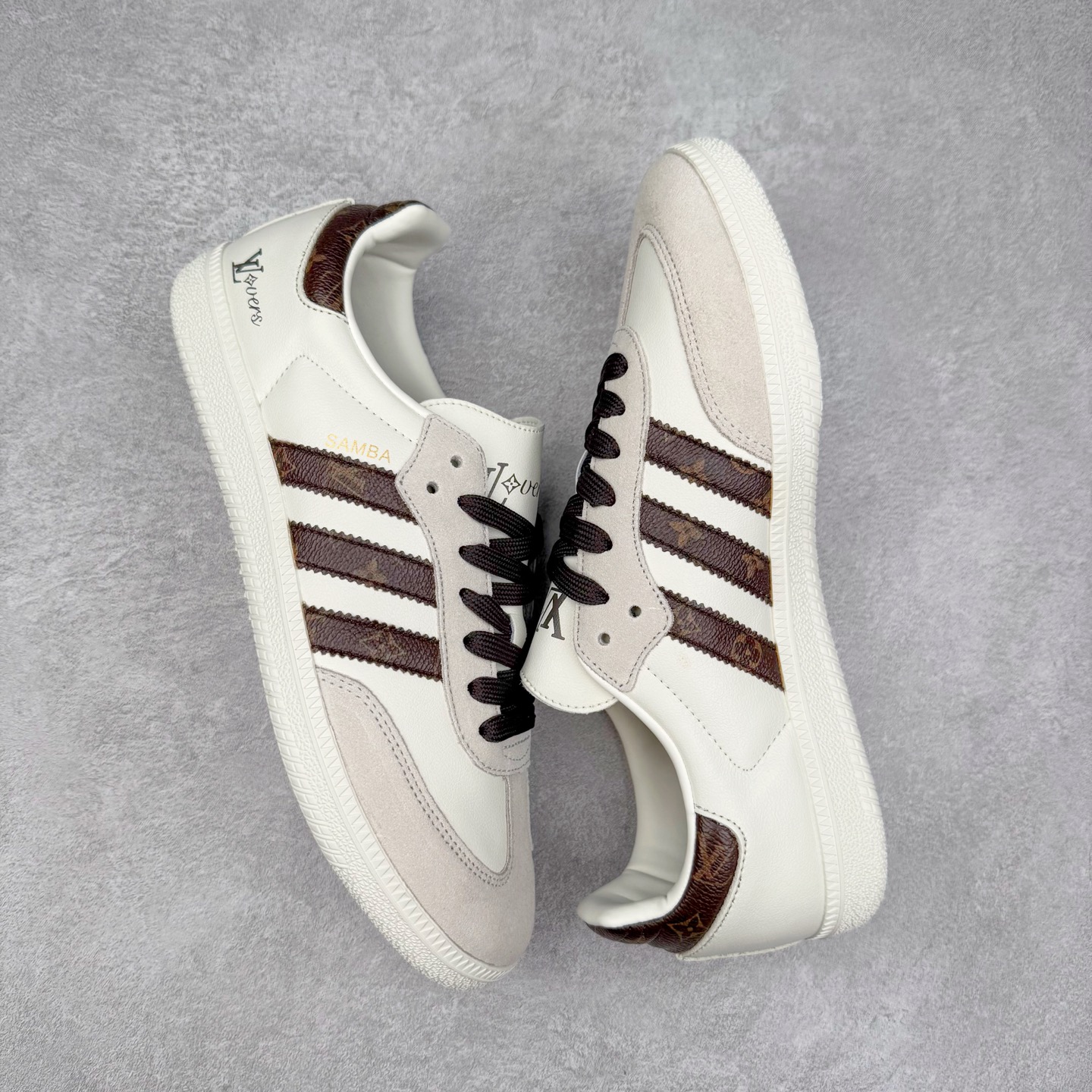 图片[3]-＃C2 AD Original Samba OG 复古经典轻便板鞋 定制配色 GJ7803 这款桑巴鞋展示了高质量的工艺 带有装饰的超锁缝制和无缝的手感 柔软、柔软的皮革造型和标志性的3条纹完成了精致的外观 正规合身鞋带 鞋面上有绒面鞋垫 橡胶鞋底 享受正畸套筒软感 自50年代首次亮相以来就一直在赢得粉丝的青睐 尺码：36 36.5 37.5 38 38.5 39 40 40.5 41 42 42.5 43 44 44.5 45-选品中心