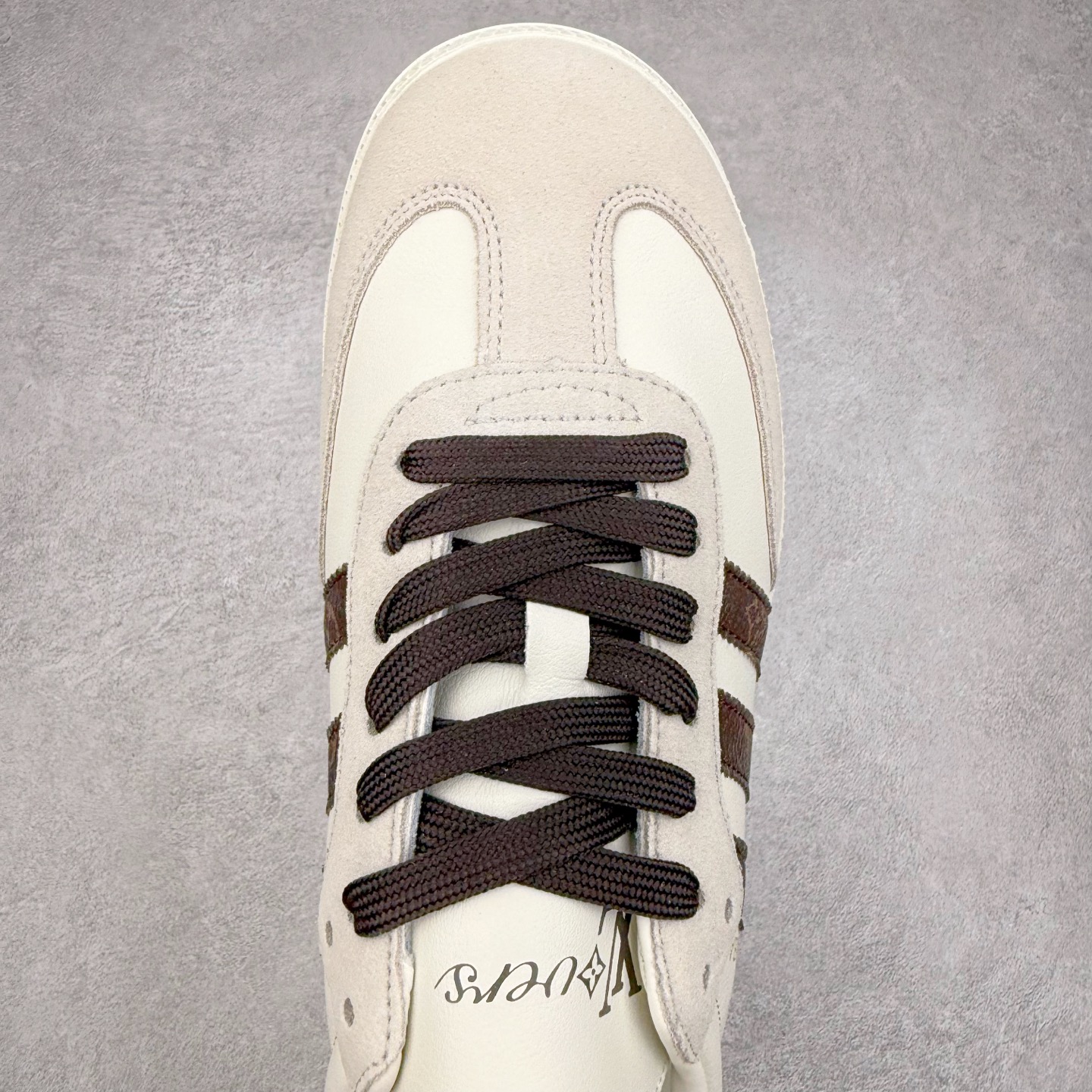 图片[4]-＃C2 AD Original Samba OG 复古经典轻便板鞋 定制配色 GJ7803 这款桑巴鞋展示了高质量的工艺 带有装饰的超锁缝制和无缝的手感 柔软、柔软的皮革造型和标志性的3条纹完成了精致的外观 正规合身鞋带 鞋面上有绒面鞋垫 橡胶鞋底 享受正畸套筒软感 自50年代首次亮相以来就一直在赢得粉丝的青睐 尺码：36 36.5 37.5 38 38.5 39 40 40.5 41 42 42.5 43 44 44.5 45-选品中心