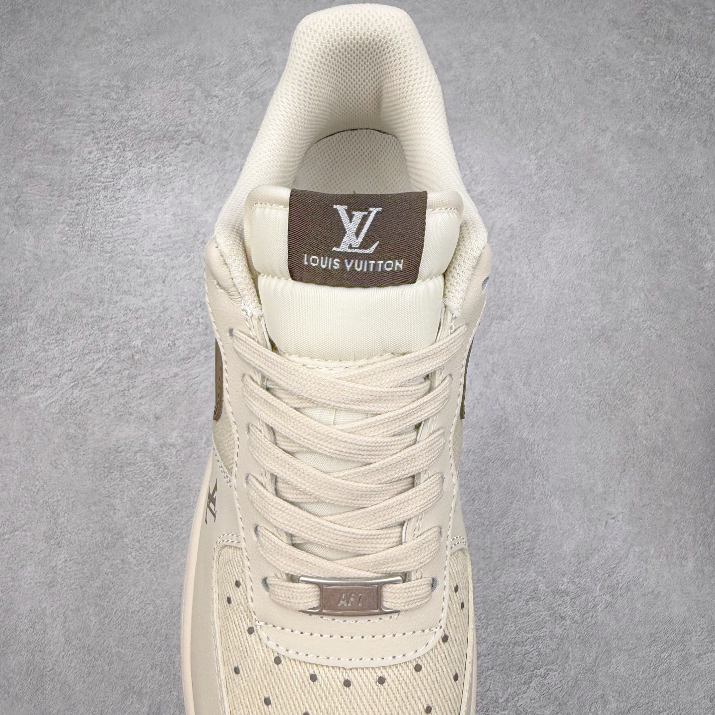 图片[5]-NK Air Force 1´07 Low 空军一号低帮百搭休闲运动板鞋 QW5836-004 柔软、弹性十足的缓震性能和出色的中底设计 横跨复古与现代的外型结合 造就出风靡全球 三十多年的Force 1 直到今天还深受青睐 实拍调校N版已经零色差零失真 百分百还原实物色彩所见即所得 不存在货不对板色差等低级问题 选购参考实物拍摄 不混卖不参货 只用心做好货严格选品 承诺混一赔十 尺码：36 36.5 37.5 38 38.5 39 40 40.5 41 42 42.5 43 44 44.5 45-选品中心