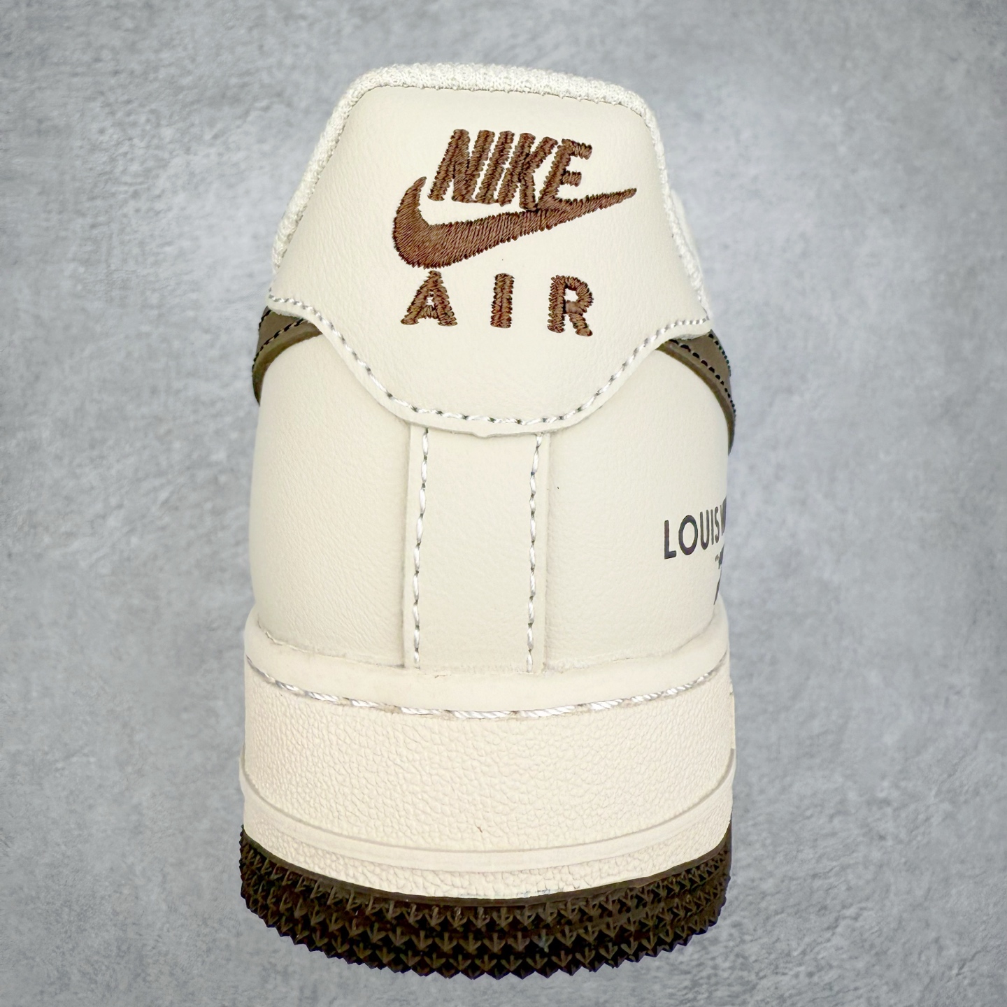 图片[8]-NK Air Force 1´07 Low 空军一号低帮百搭休闲运动板鞋 QW5836-004 柔软、弹性十足的缓震性能和出色的中底设计 横跨复古与现代的外型结合 造就出风靡全球 三十多年的Force 1 直到今天还深受青睐 实拍调校N版已经零色差零失真 百分百还原实物色彩所见即所得 不存在货不对板色差等低级问题 选购参考实物拍摄 不混卖不参货 只用心做好货严格选品 承诺混一赔十 尺码：36 36.5 37.5 38 38.5 39 40 40.5 41 42 42.5 43 44 44.5 45-选品中心