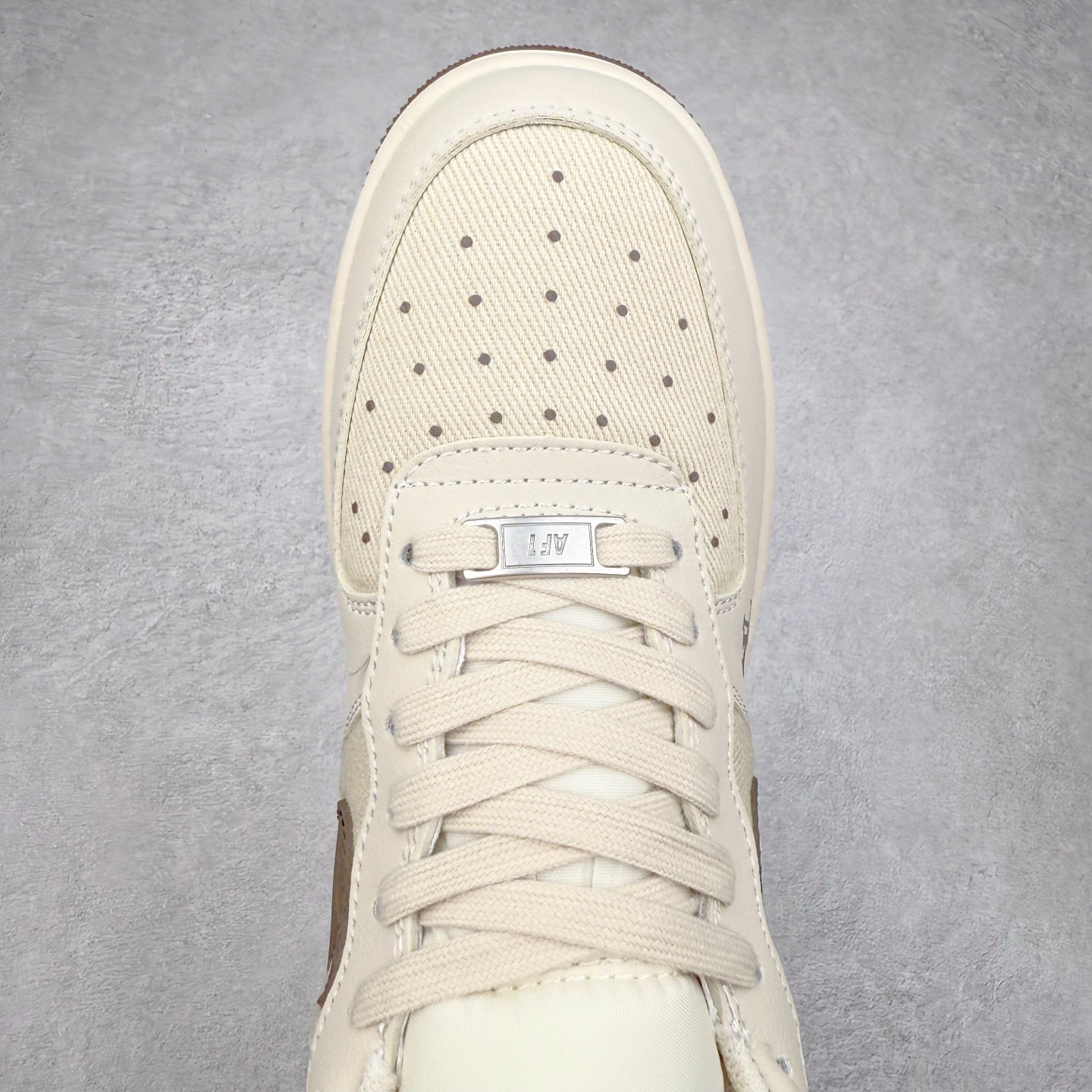 图片[4]-NK Air Force 1´07 Low 空军一号低帮百搭休闲运动板鞋 QW5836-004 柔软、弹性十足的缓震性能和出色的中底设计 横跨复古与现代的外型结合 造就出风靡全球 三十多年的Force 1 直到今天还深受青睐 实拍调校N版已经零色差零失真 百分百还原实物色彩所见即所得 不存在货不对板色差等低级问题 选购参考实物拍摄 不混卖不参货 只用心做好货严格选品 承诺混一赔十 尺码：36 36.5 37.5 38 38.5 39 40 40.5 41 42 42.5 43 44 44.5 45-选品中心