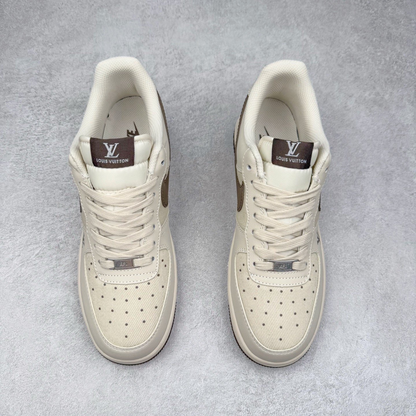 图片[2]-NK Air Force 1´07 Low 空军一号低帮百搭休闲运动板鞋 QW5836-004 柔软、弹性十足的缓震性能和出色的中底设计 横跨复古与现代的外型结合 造就出风靡全球 三十多年的Force 1 直到今天还深受青睐 实拍调校N版已经零色差零失真 百分百还原实物色彩所见即所得 不存在货不对板色差等低级问题 选购参考实物拍摄 不混卖不参货 只用心做好货严格选品 承诺混一赔十 尺码：36 36.5 37.5 38 38.5 39 40 40.5 41 42 42.5 43 44 44.5 45-选品中心