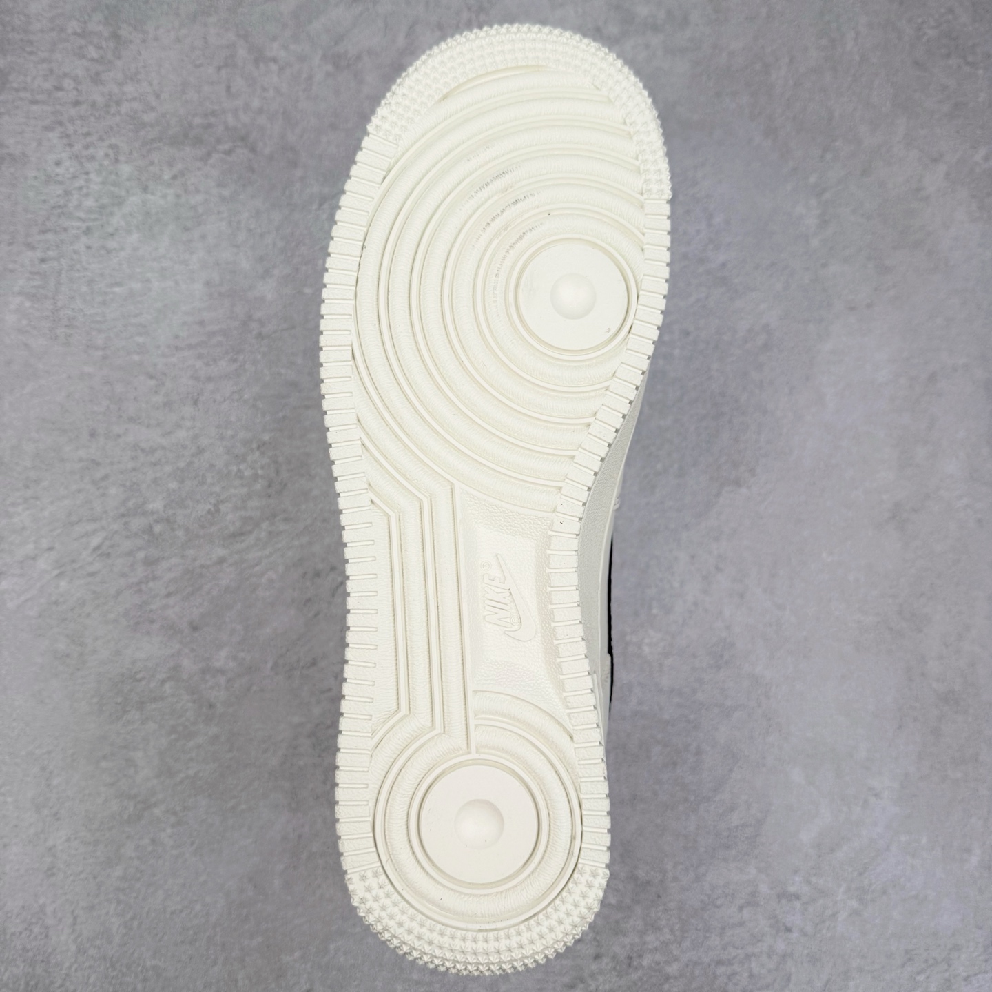 图片[9]-NK Air Force 1´07 Low 空军一号低帮百搭休闲运动板鞋 CS5288-025 柔软、弹性十足的缓震性能和出色的中底设计 横跨复古与现代的外型结合 造就出风靡全球 三十多年的Force 1 直到今天还深受青睐 实拍调校N版已经零色差零失真 百分百还原实物色彩所见即所得 不存在货不对板色差等低级问题 选购参考实物拍摄 不混卖不参货 只用心做好货严格选品 承诺混一赔十 尺码：36 36.5 37.5 38 38.5 39 40 40.5 41 42 42.5 43 44 44.5 45-选品中心