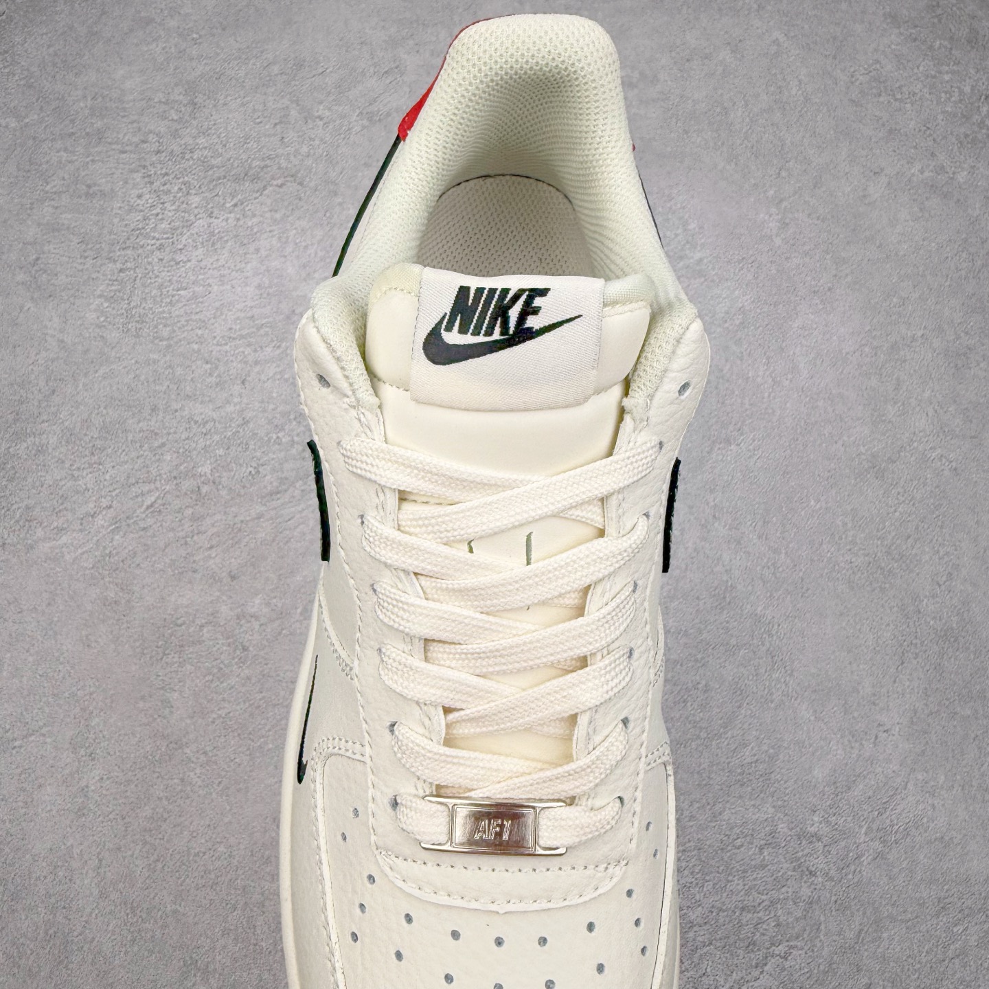 图片[5]-NK Air Force 1´07 Low 空军一号低帮百搭休闲运动板鞋 CS5288-025 柔软、弹性十足的缓震性能和出色的中底设计 横跨复古与现代的外型结合 造就出风靡全球 三十多年的Force 1 直到今天还深受青睐 实拍调校N版已经零色差零失真 百分百还原实物色彩所见即所得 不存在货不对板色差等低级问题 选购参考实物拍摄 不混卖不参货 只用心做好货严格选品 承诺混一赔十 尺码：36 36.5 37.5 38 38.5 39 40 40.5 41 42 42.5 43 44 44.5 45-选品中心