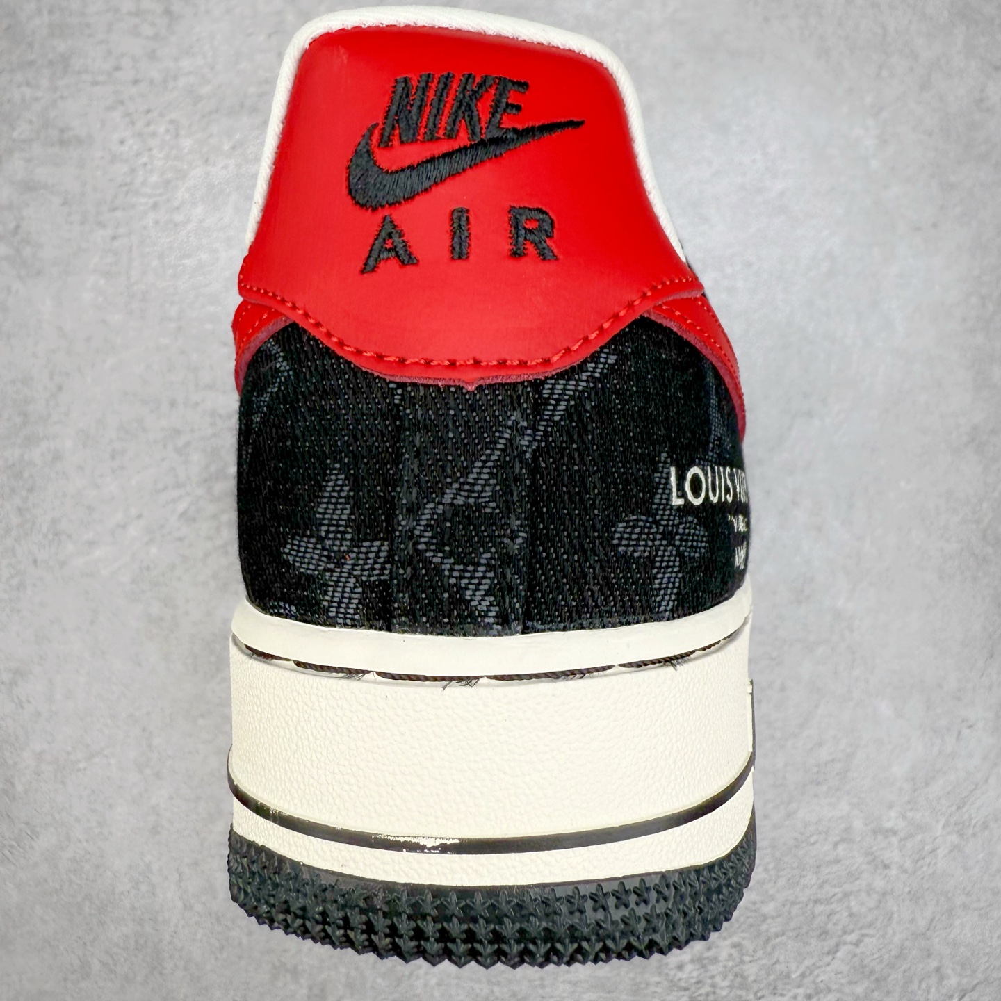 图片[8]-NK Air Force 1´07 Low 空军一号低帮百搭休闲运动板鞋 ZD1988-002 柔软、弹性十足的缓震性能和出色的中底设计 横跨复古与现代的外型结合 造就出风靡全球 三十多年的Force 1 直到今天还深受青睐 实拍调校N版已经零色差零失真 百分百还原实物色彩所见即所得 不存在货不对板色差等低级问题 选购参考实物拍摄 不混卖不参货 只用心做好货严格选品 承诺混一赔十 尺码：36 36.5 37.5 38 38.5 39 40 40.5 41 42 42.5 43 44 44.5 45-选品中心